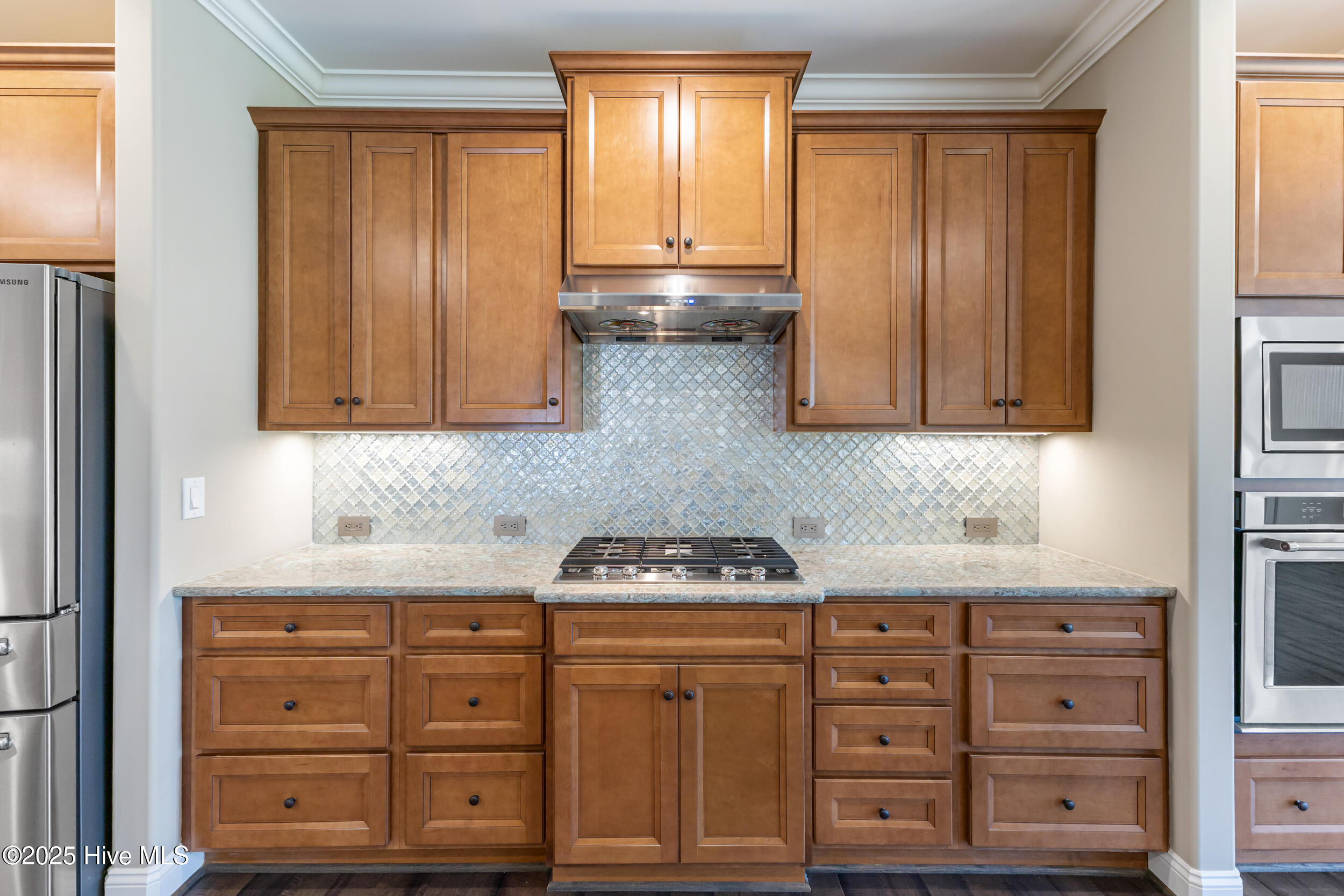 100534390 | Photo 22