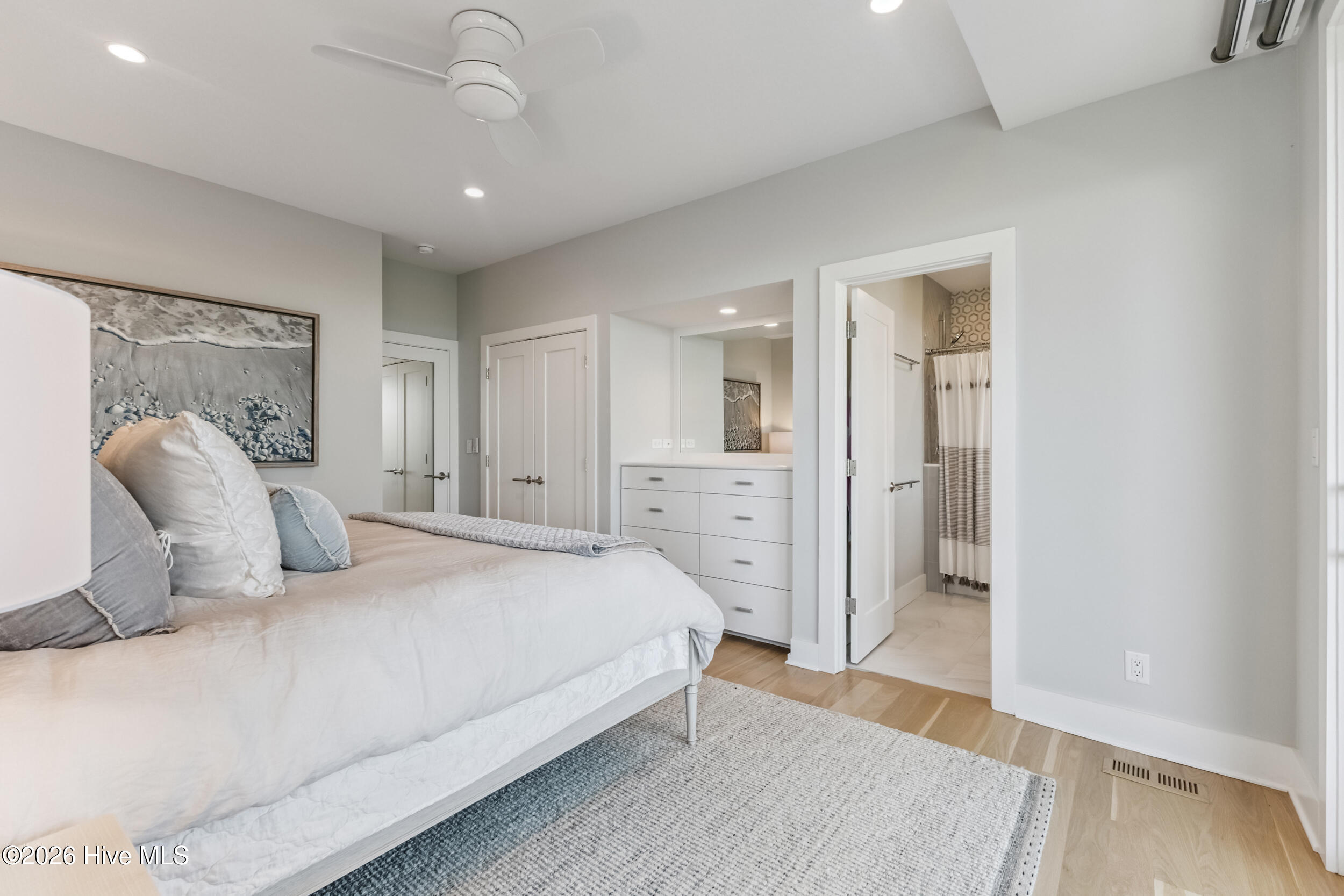 100560711 | Photo 37