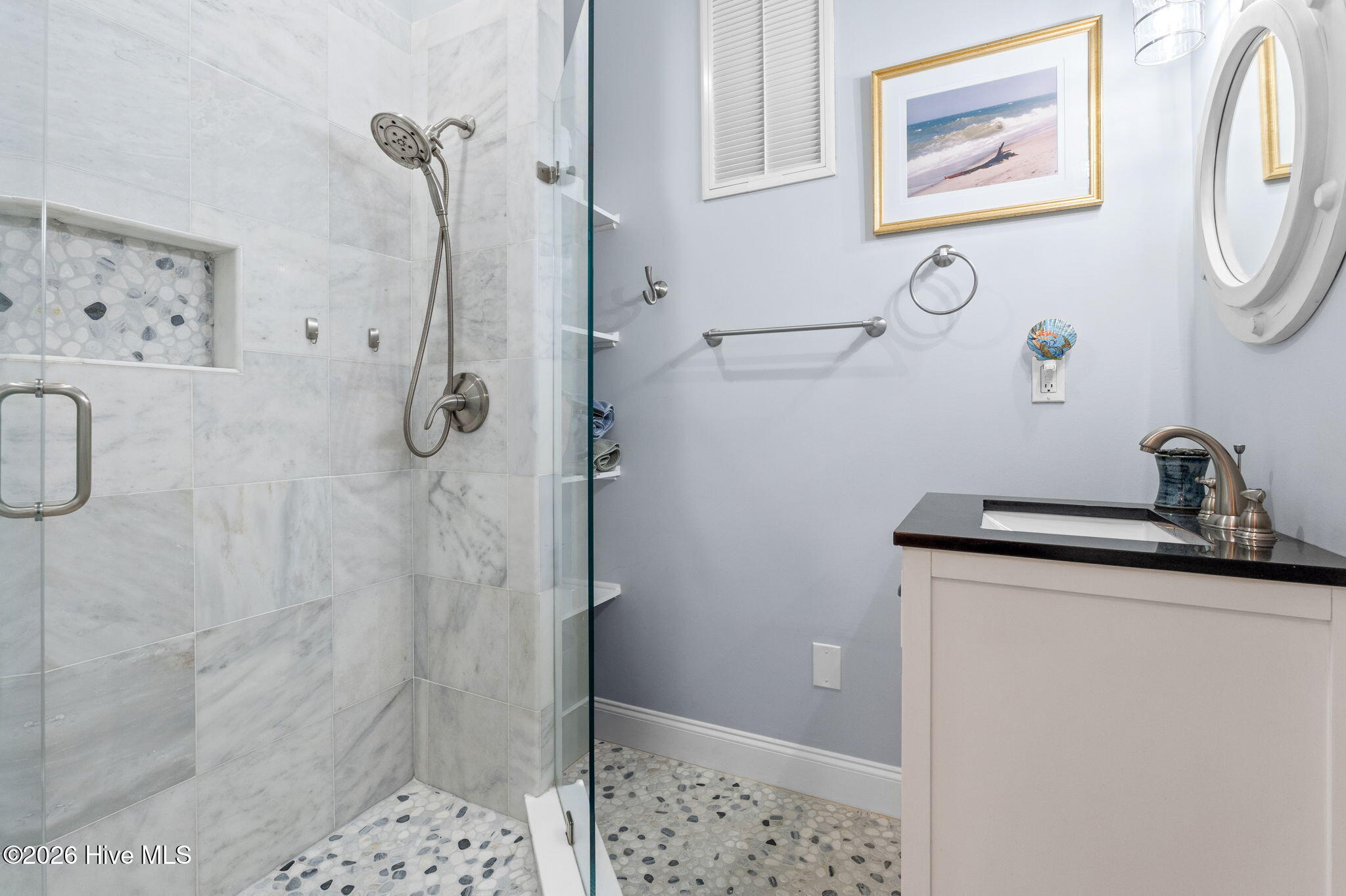 100563336 | Photo 42