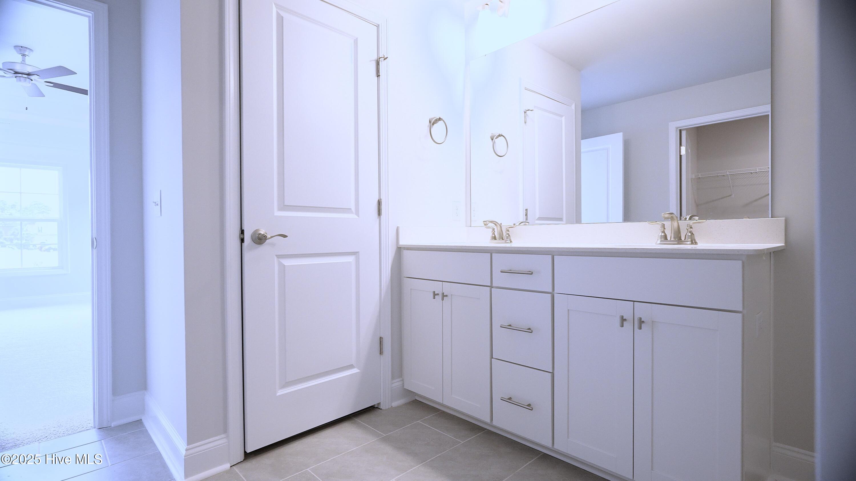 100420990 | Photo 24