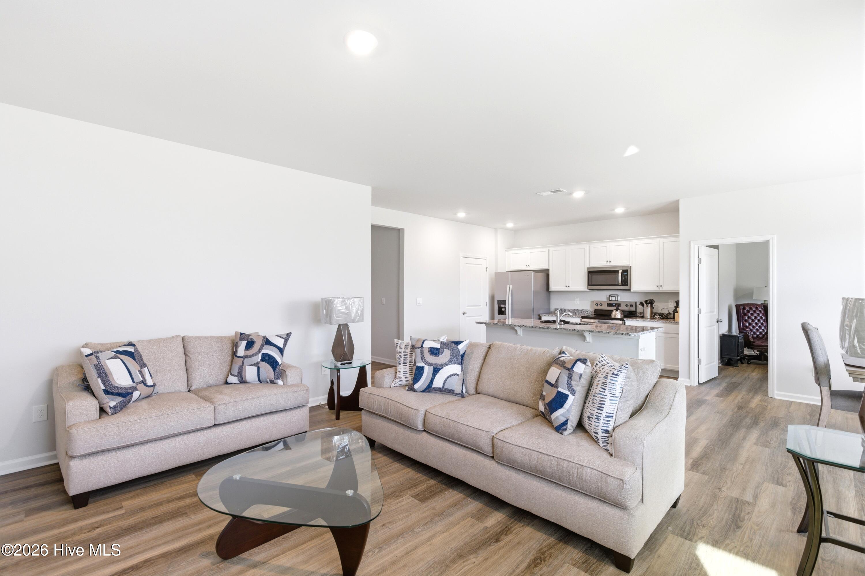 100563047 | Photo 21