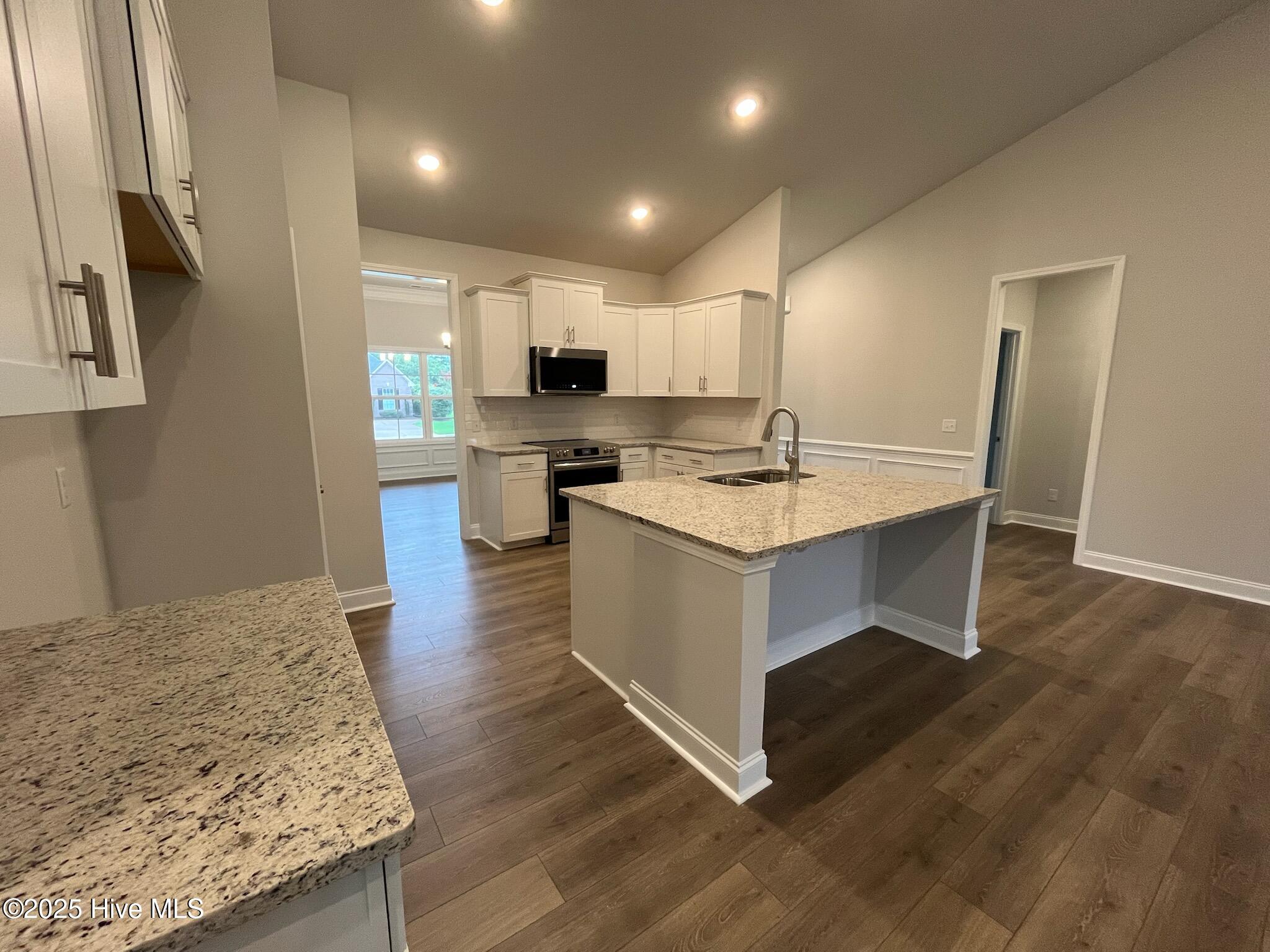 100456477 | Photo 14