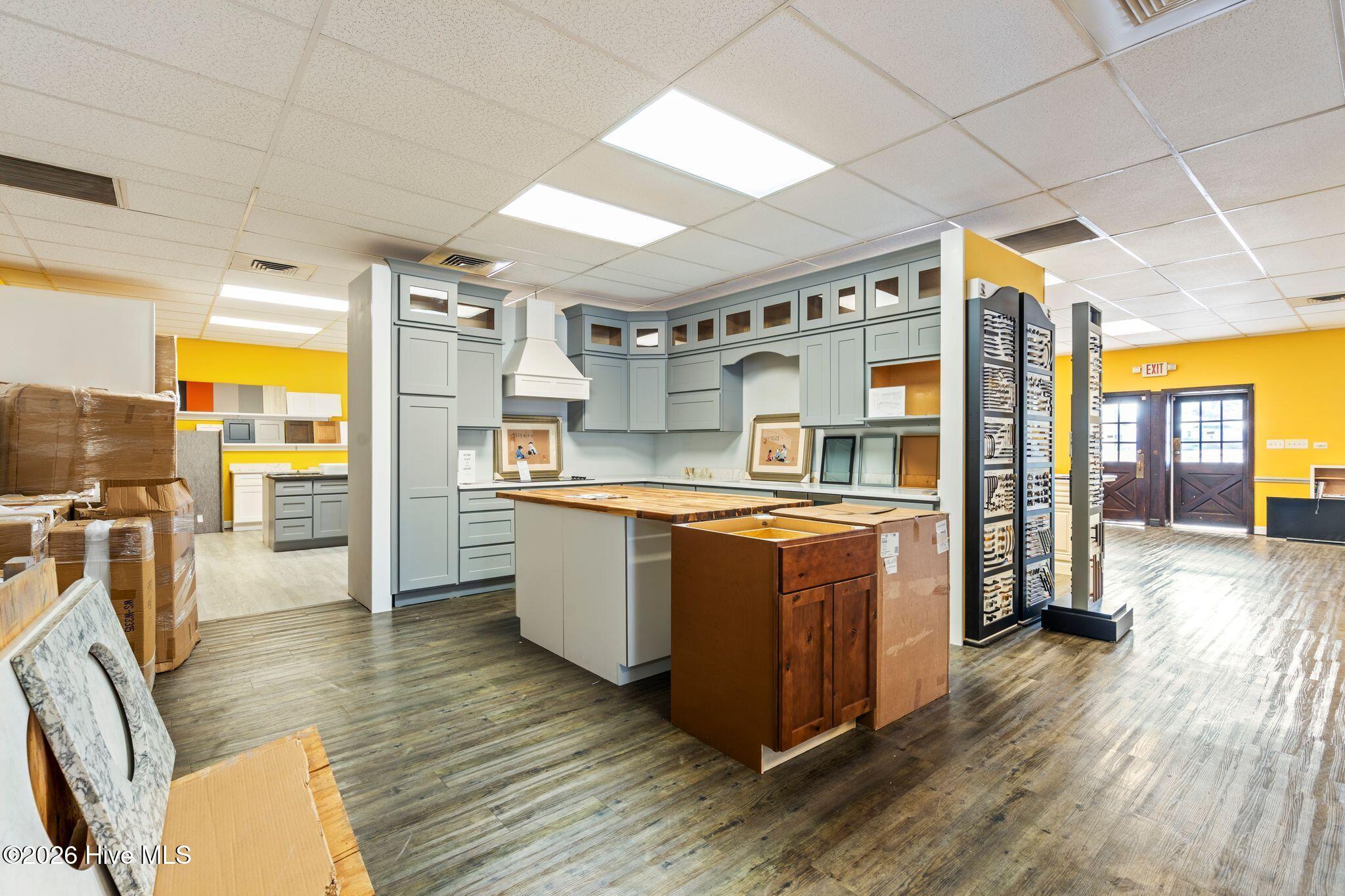 100550441 | Photo 25