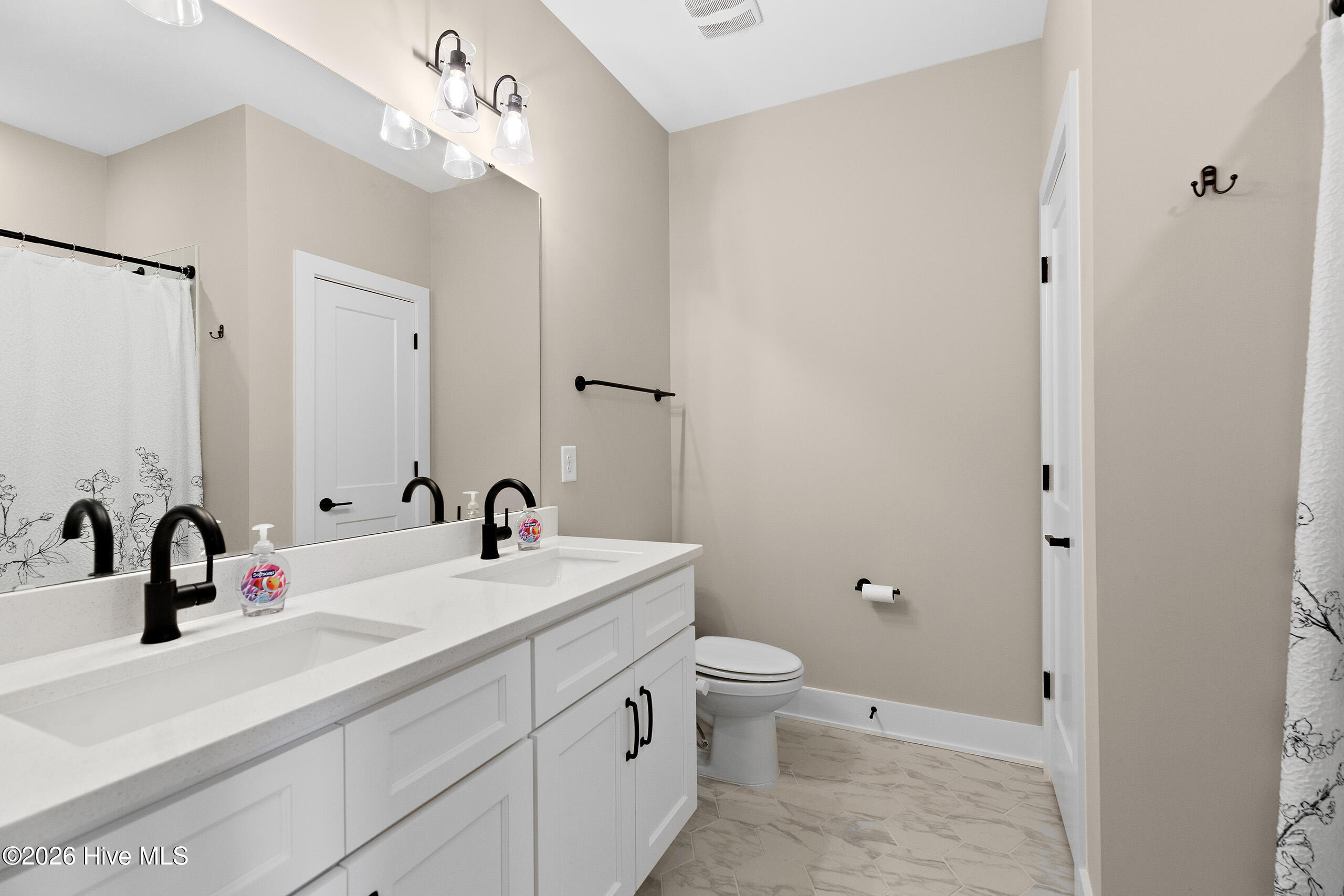 100563450 | Photo 39