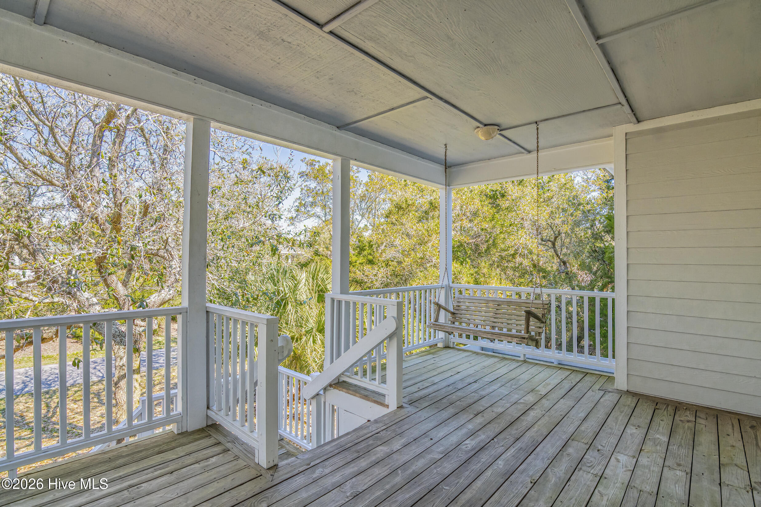 100565213 | Photo 53