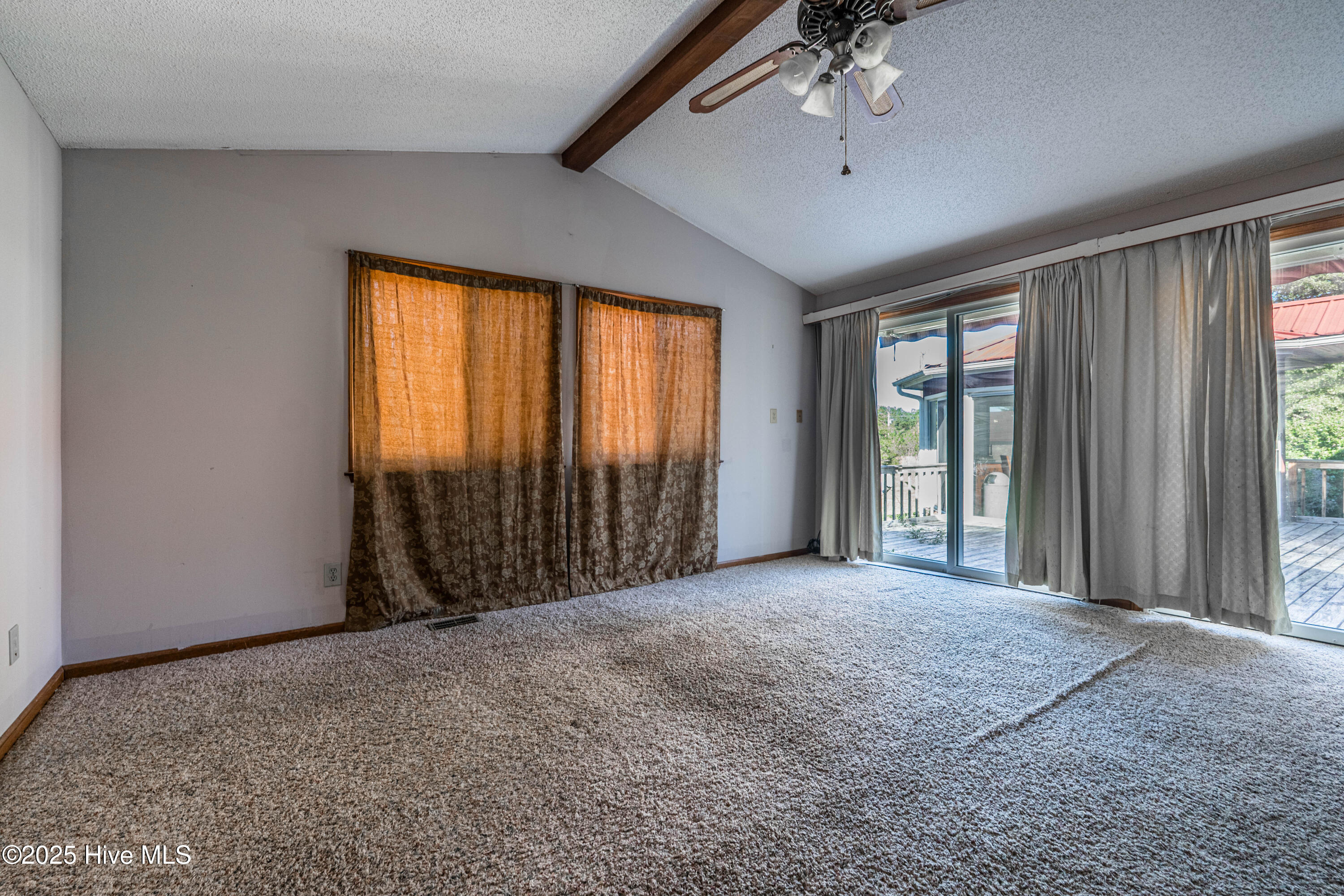 100536472 | Photo 26