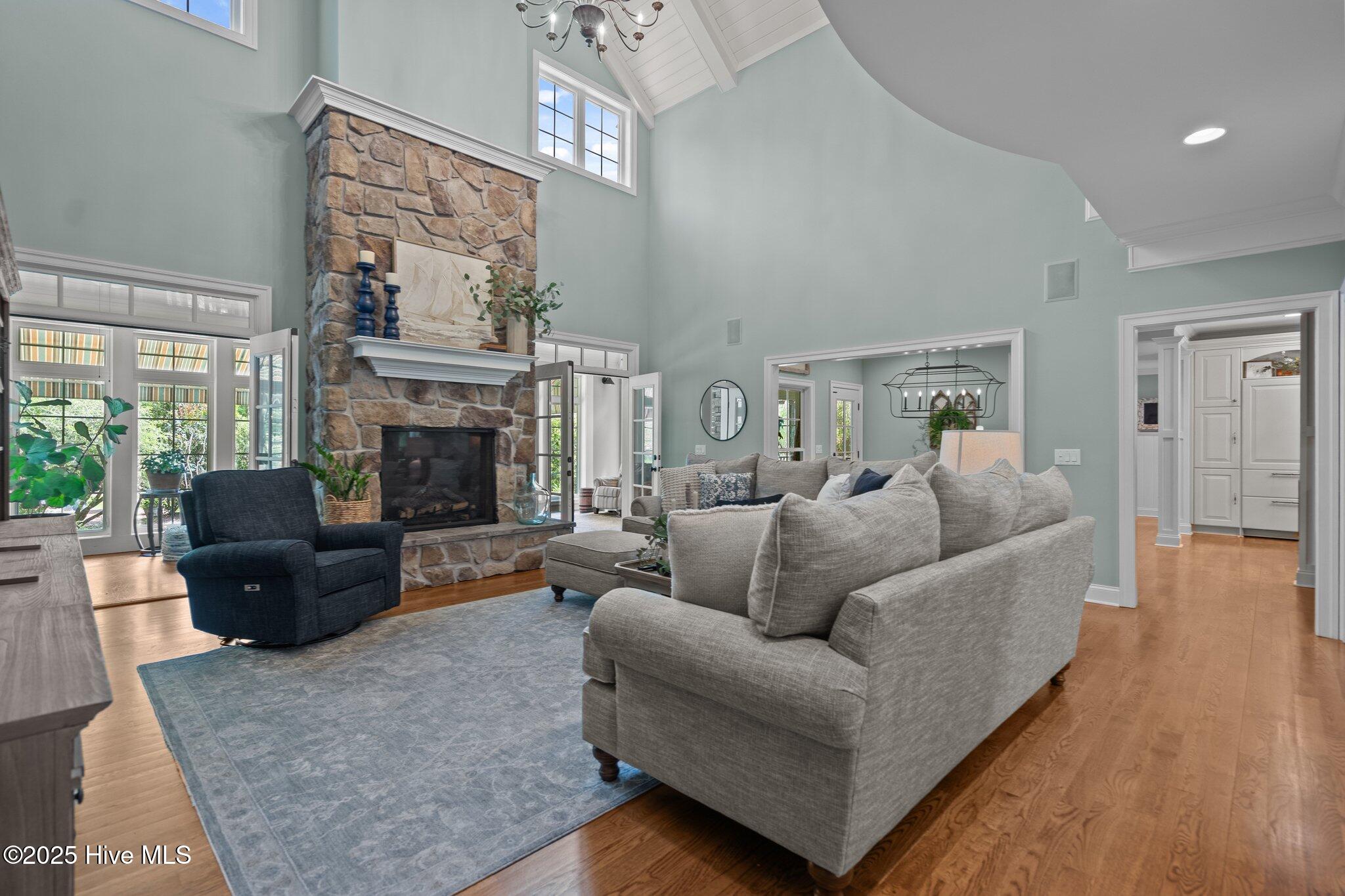 100565962 | Photo 27