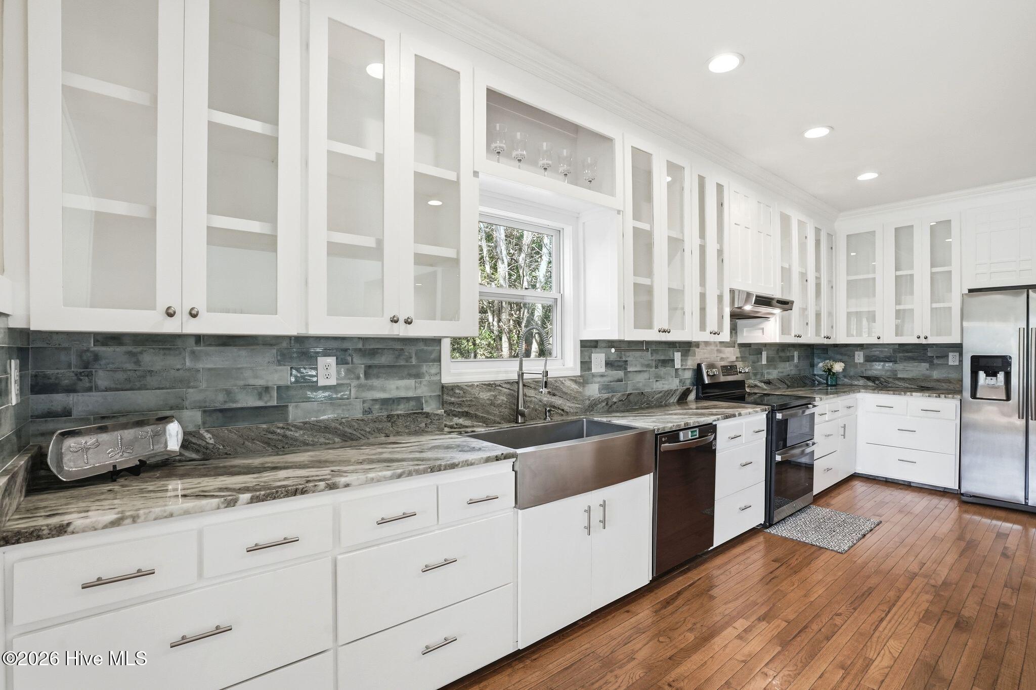 100560935 | Photo 37