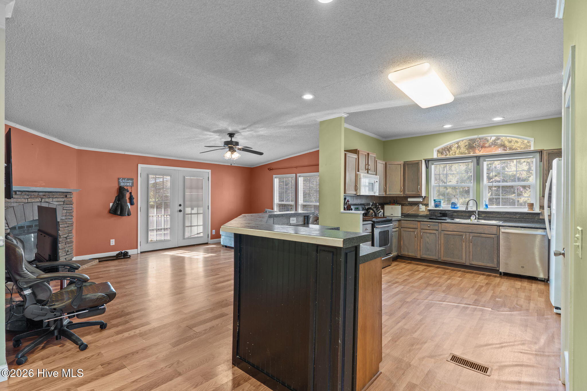 100544369 | Photo 13