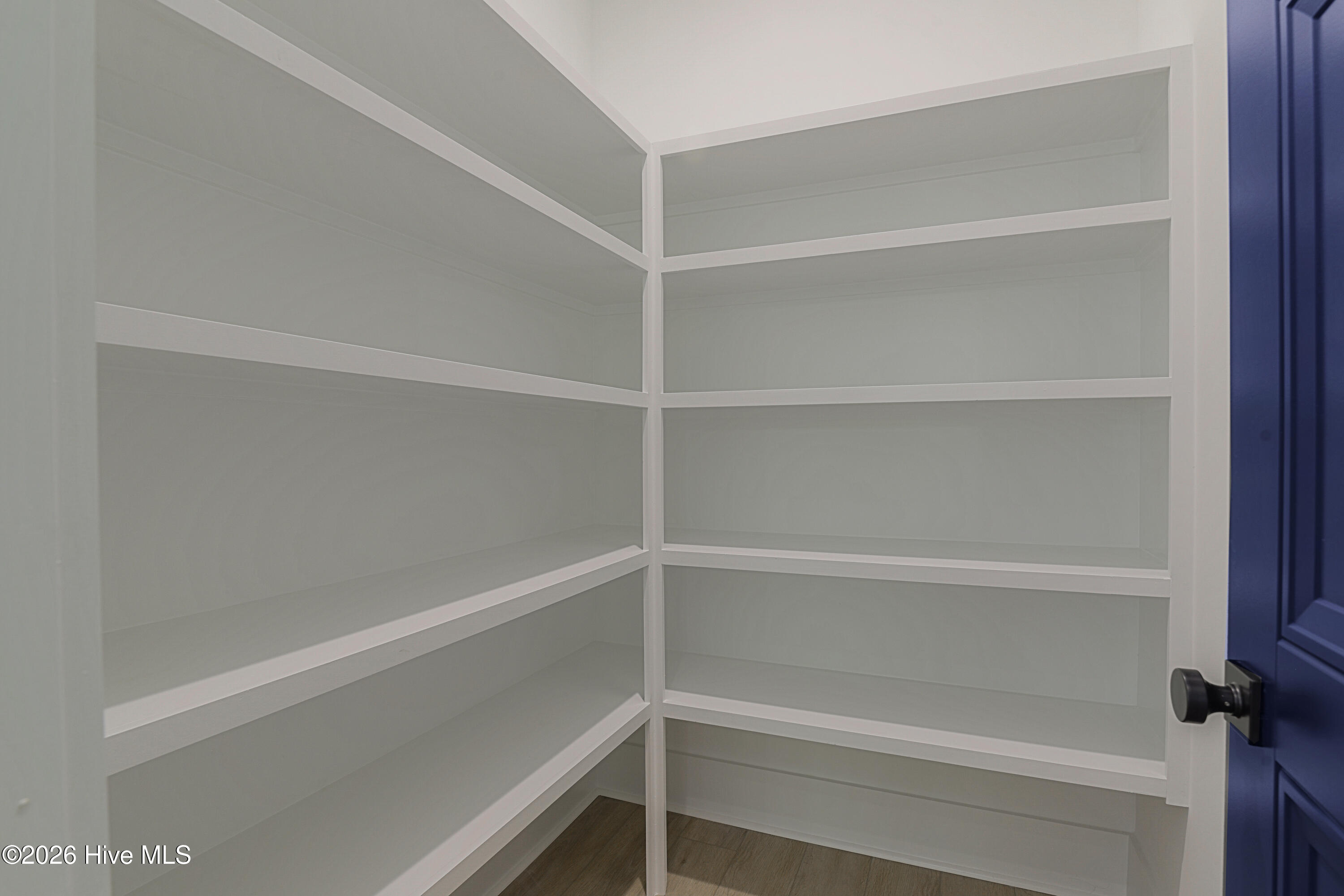 100563417 | Photo 28