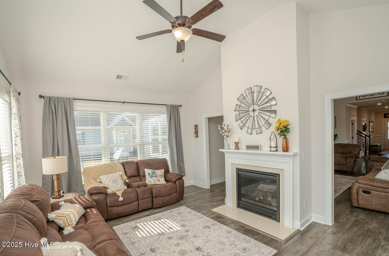 100547229 | Photo 26