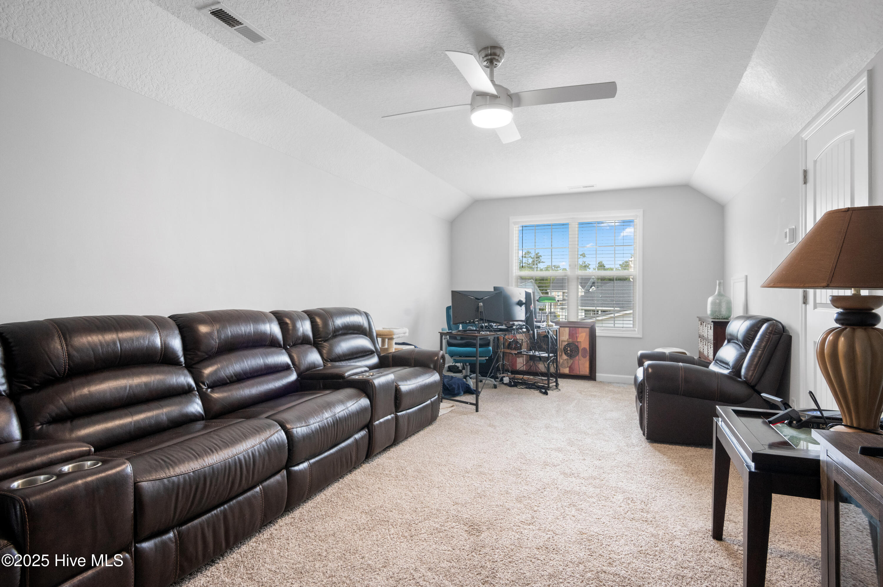 100527902 | Photo 32