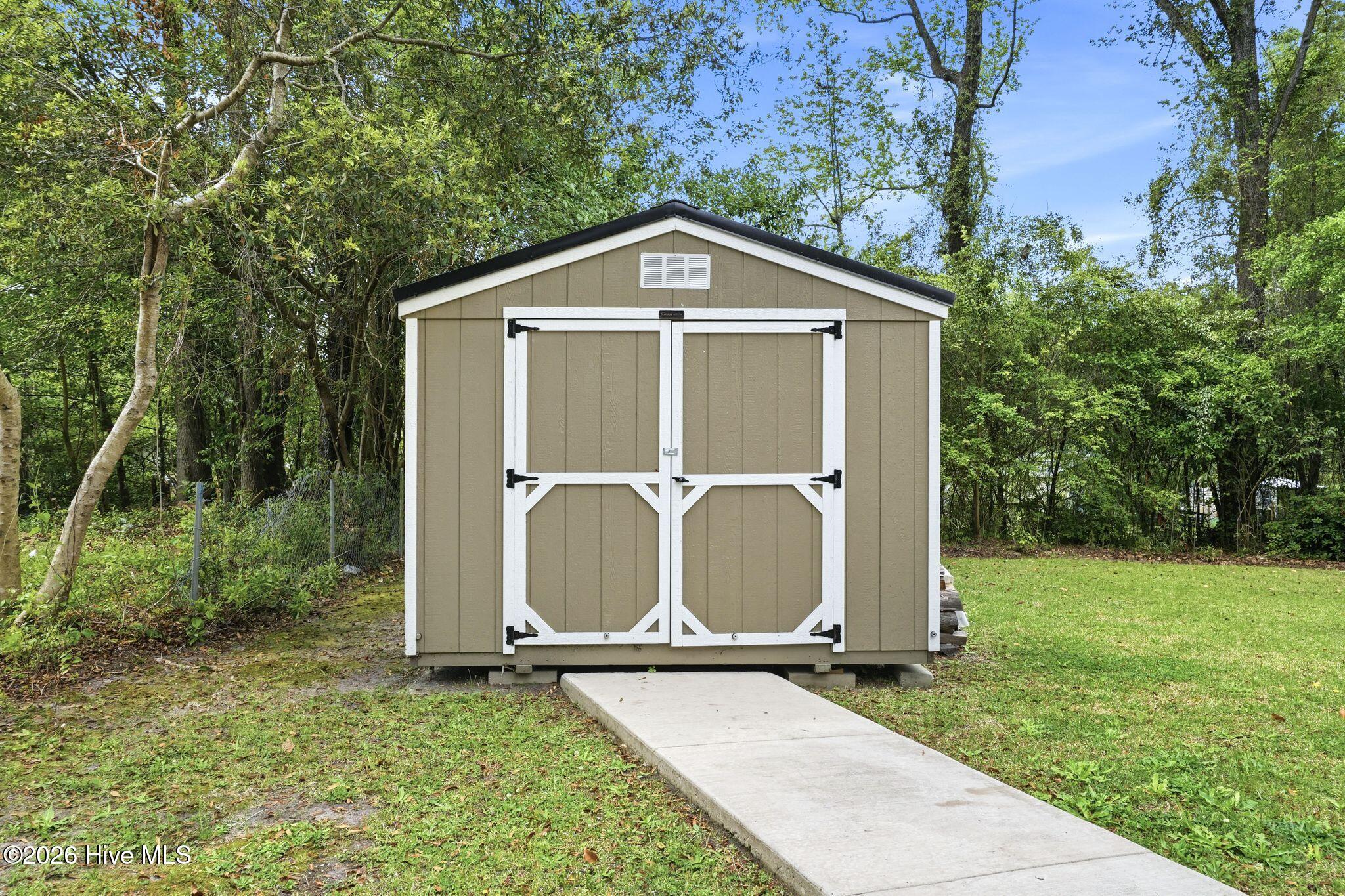 100565882 | Photo 46