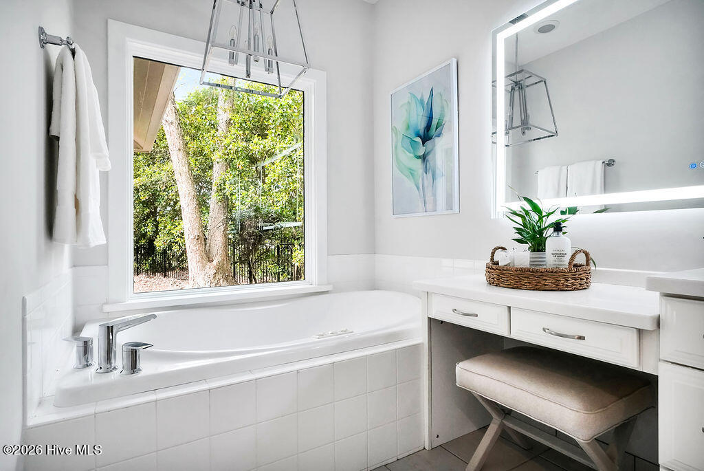 100565103 | Photo 42