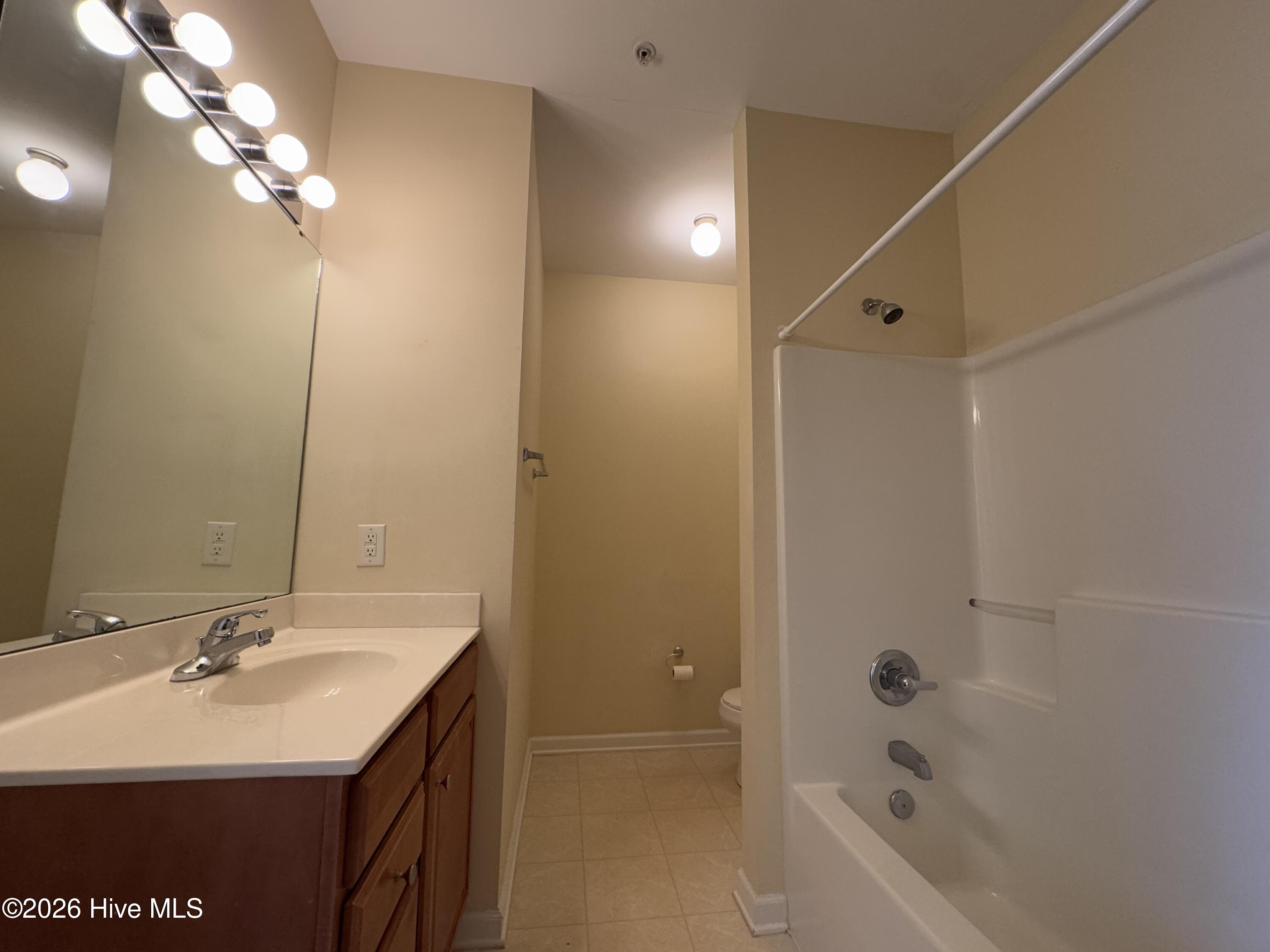 100551595 | Photo 14