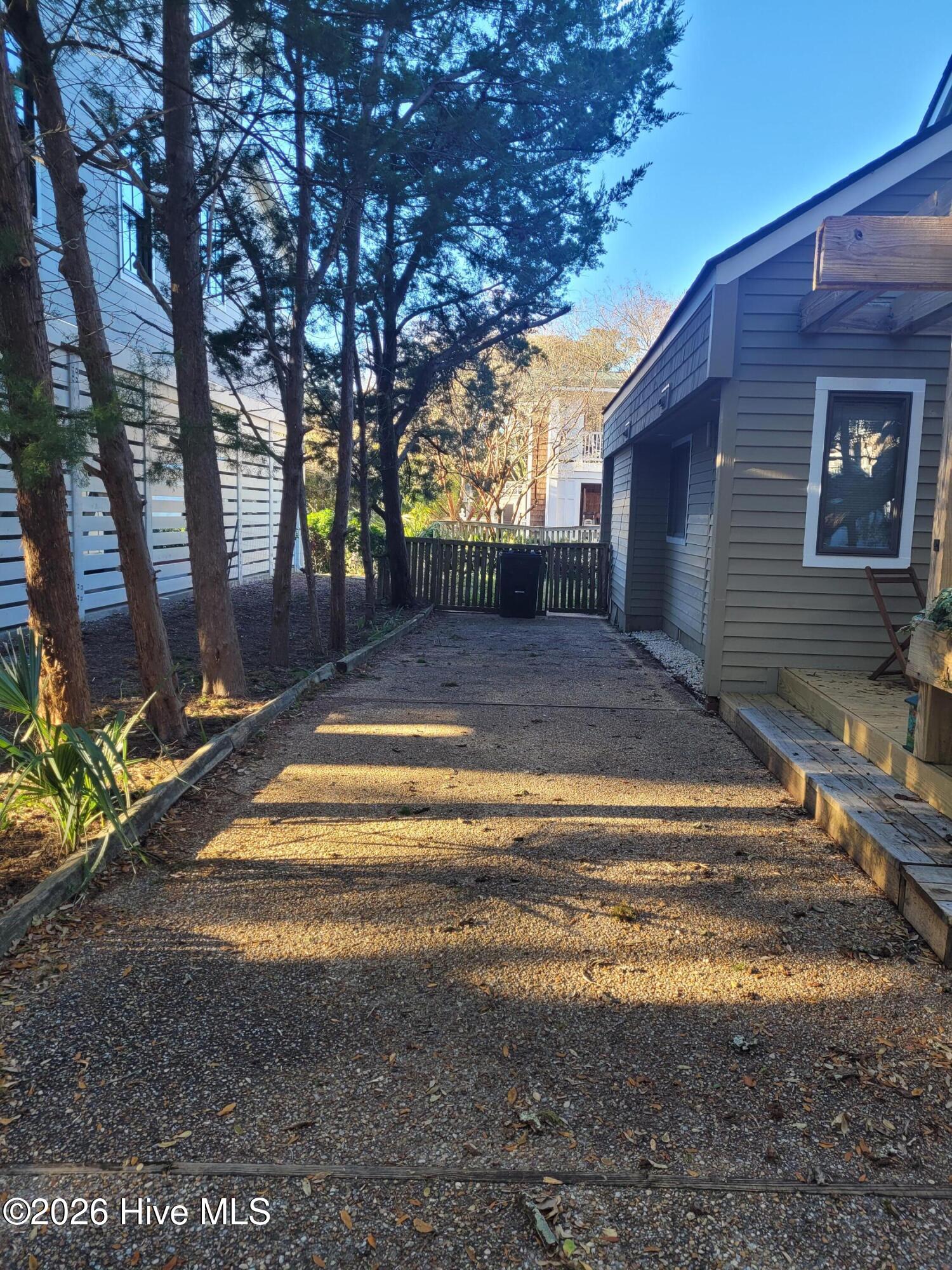 100549225 | Photo 23