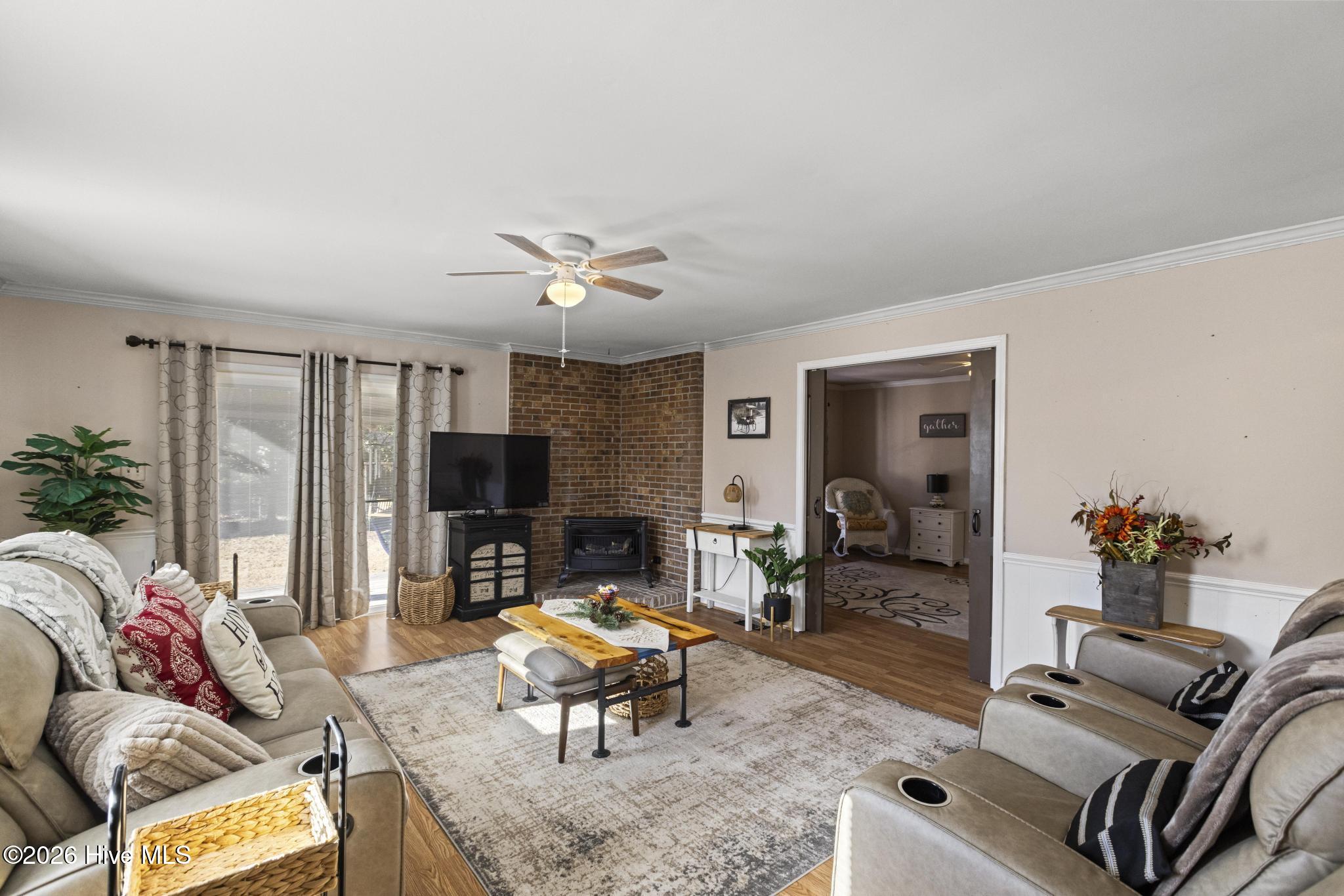 100552861 | Photo 23