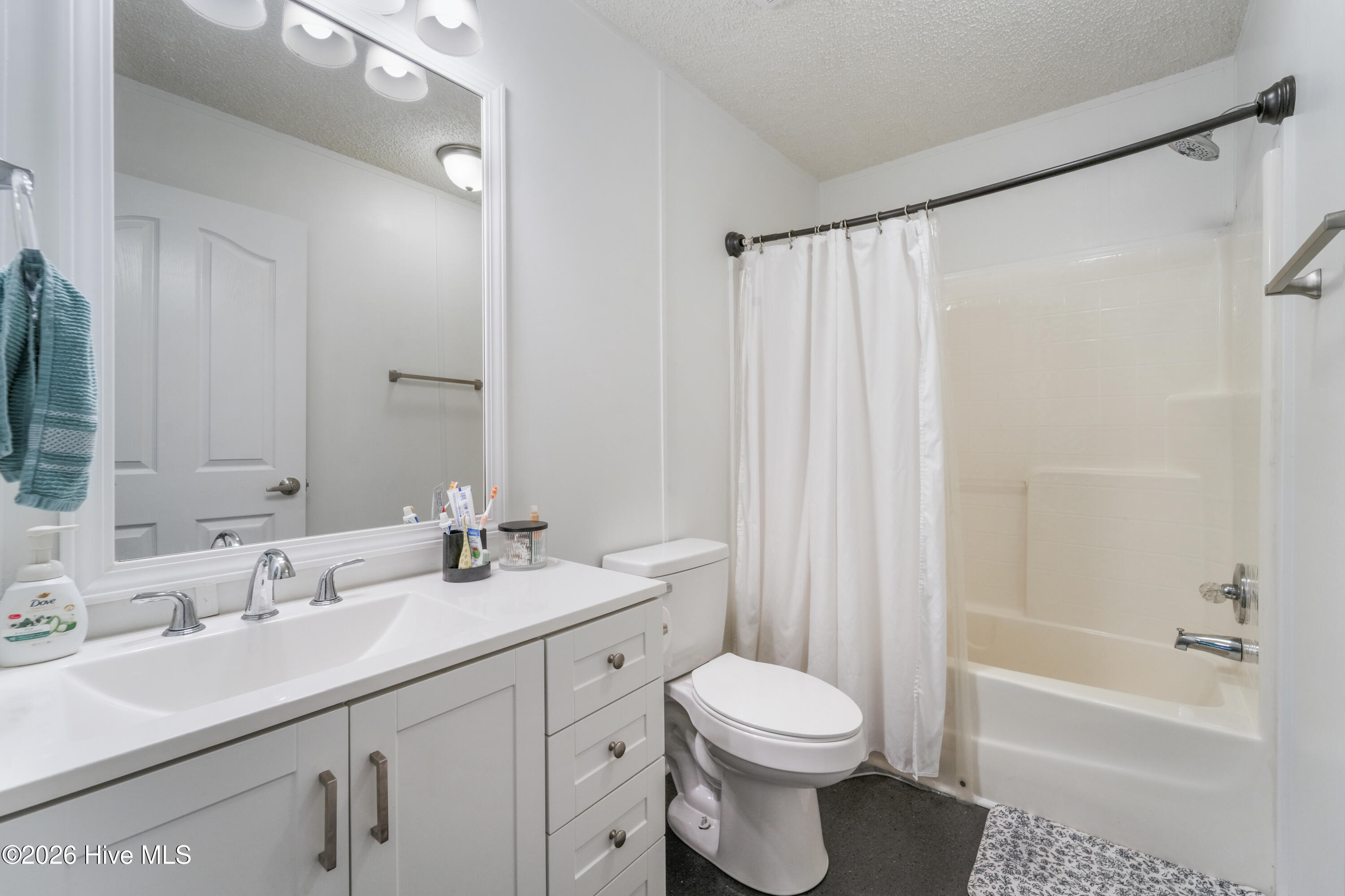 100570687 | Photo 34