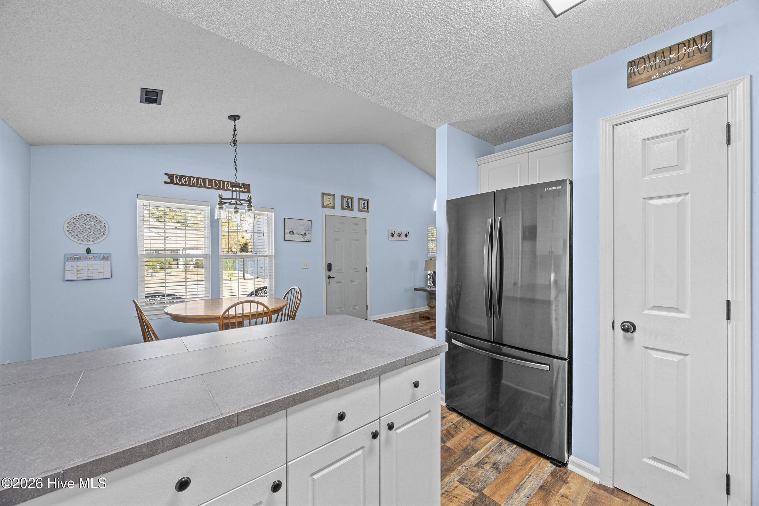 100549886 | Photo 12