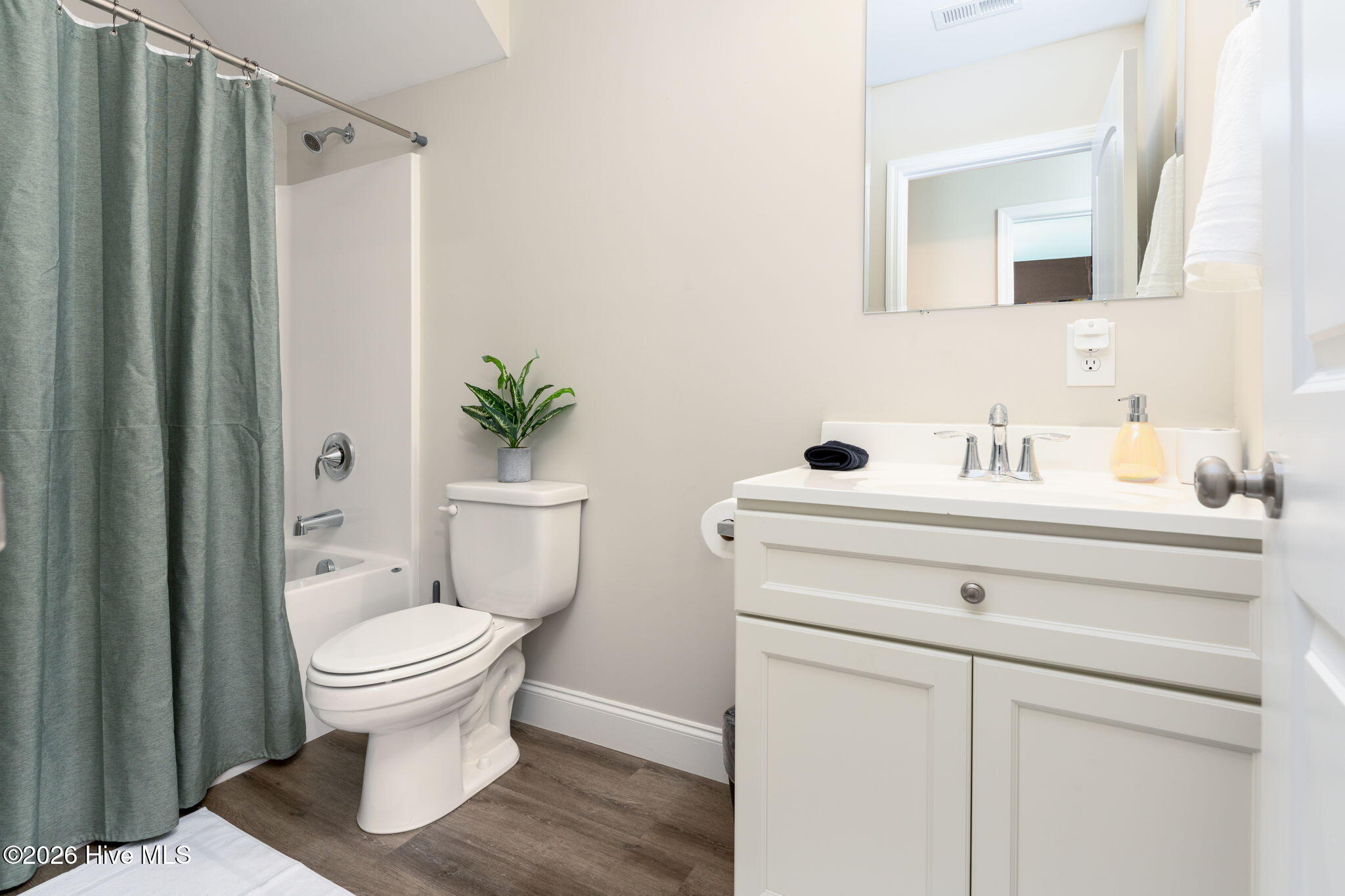 100559438 | Photo 22