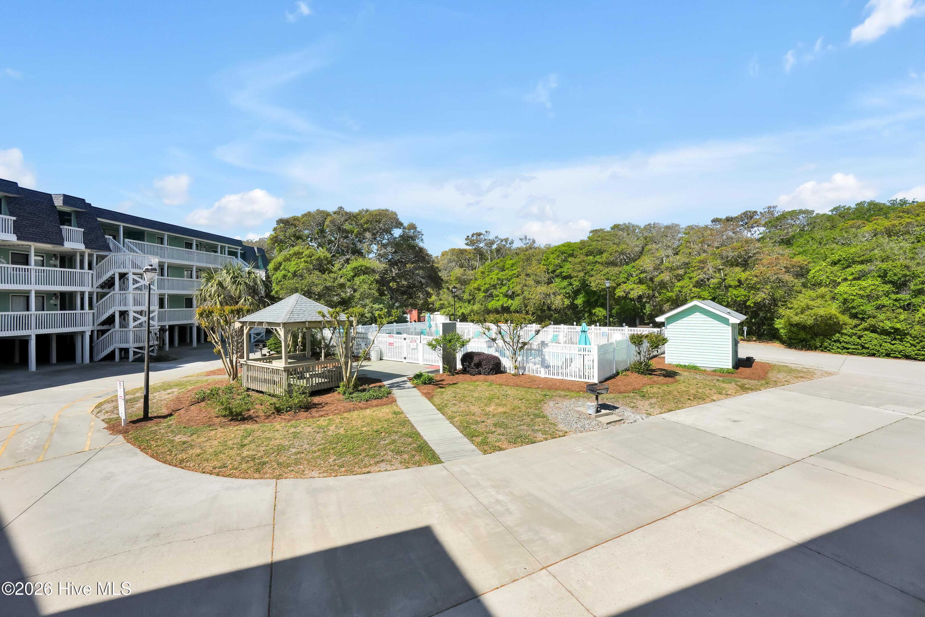 100568340 | Photo 32