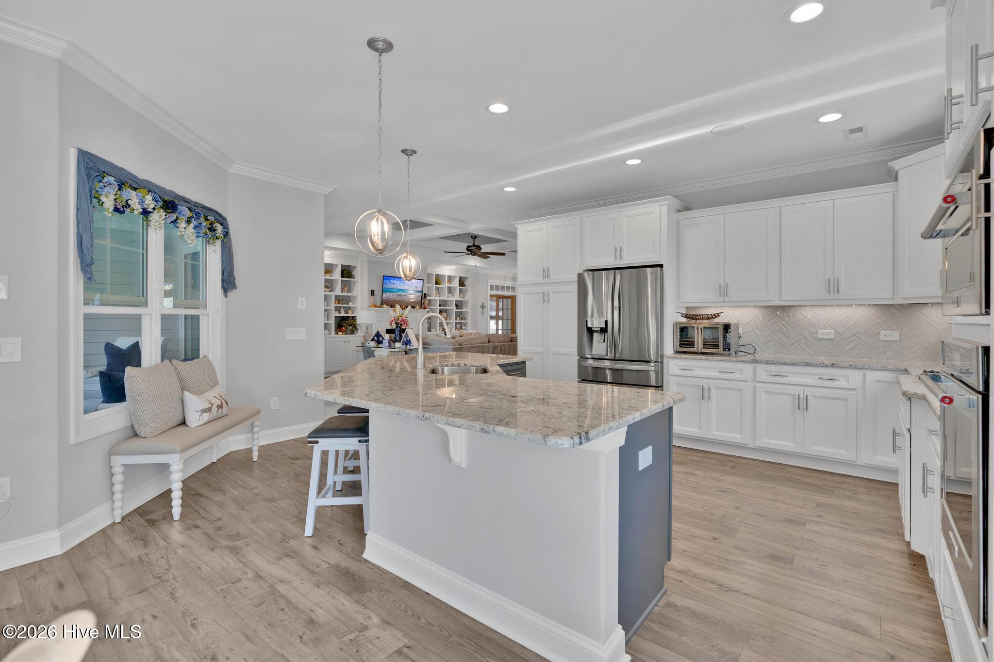 100549204 | Photo 24