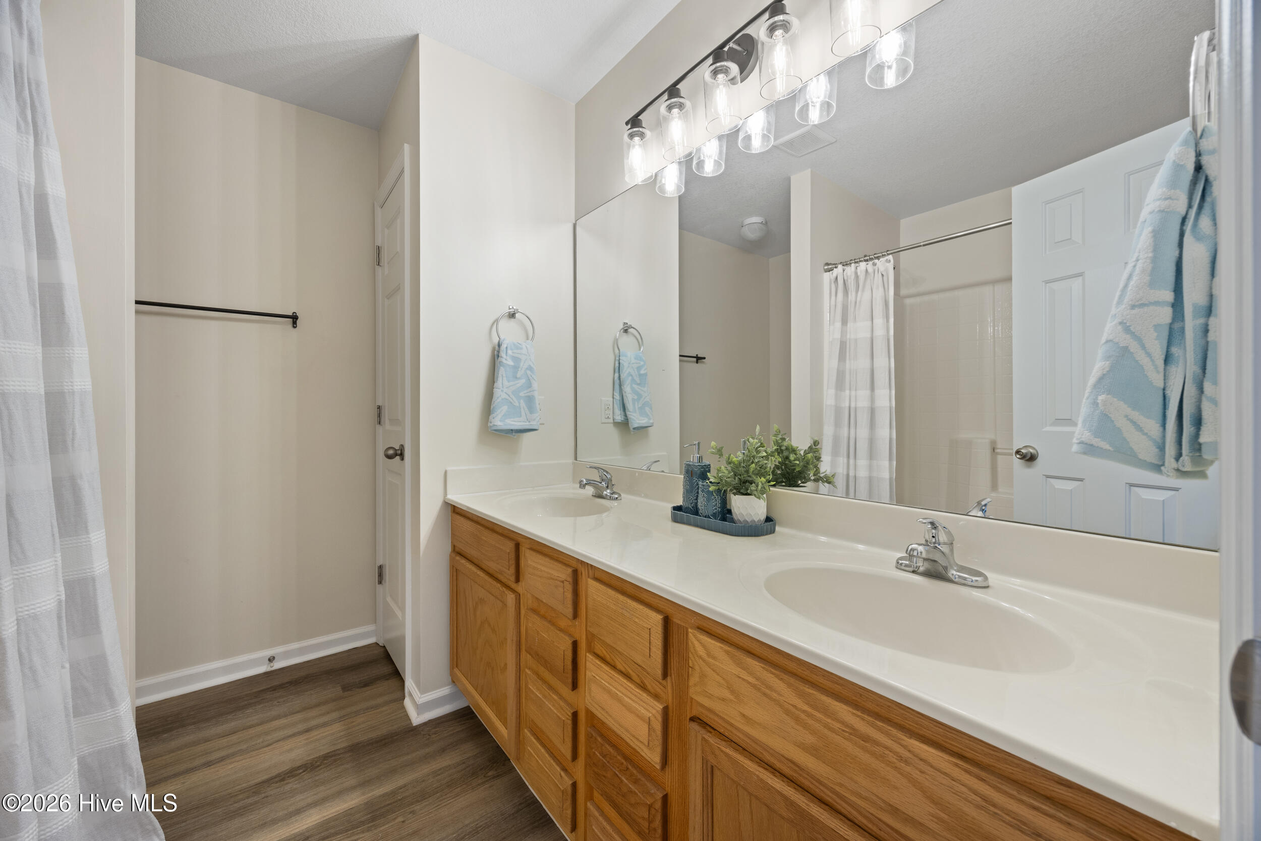 100552450 | Photo 17