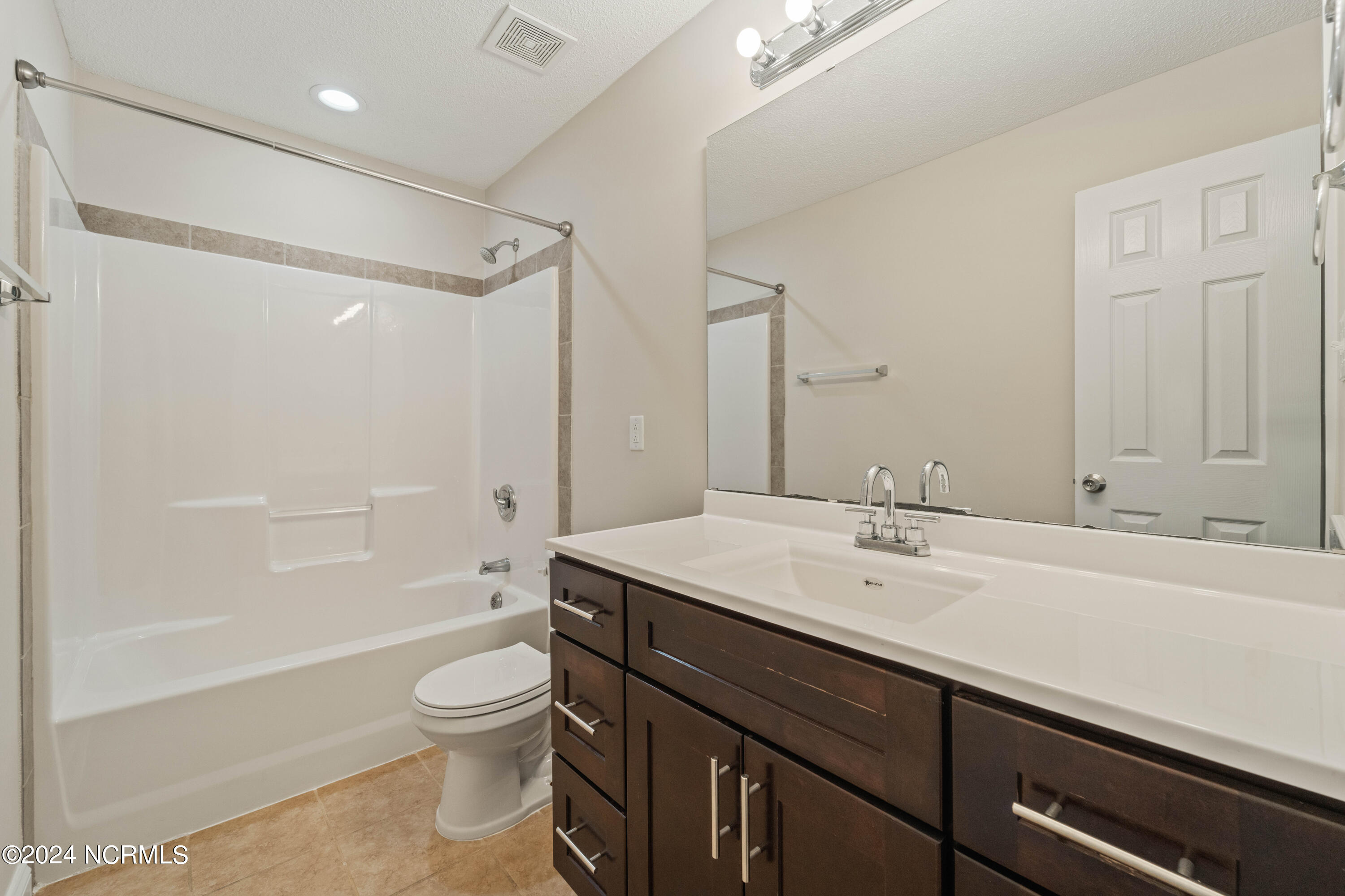 100562188 | Photo 15