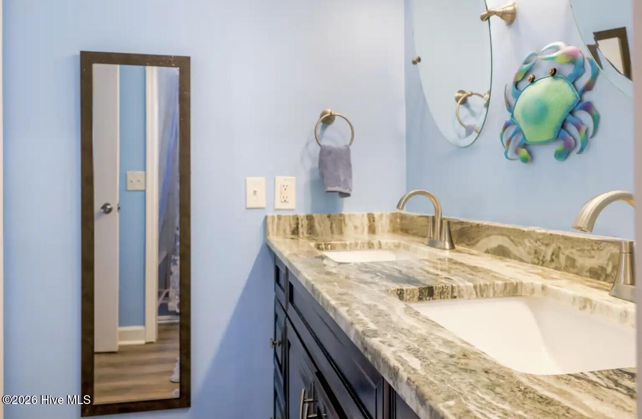 100564742 | Photo 19