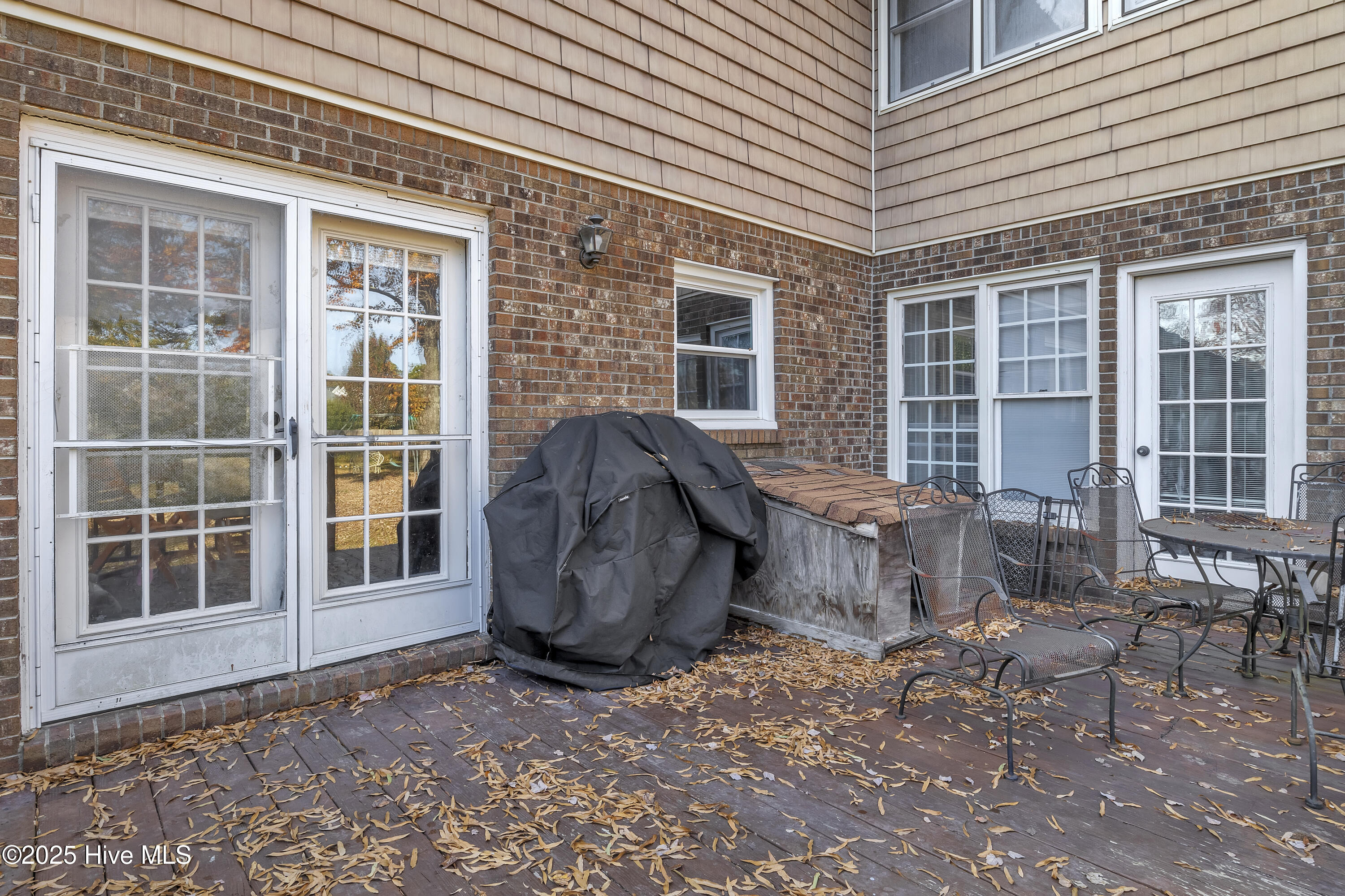 100480579 | Photo 33