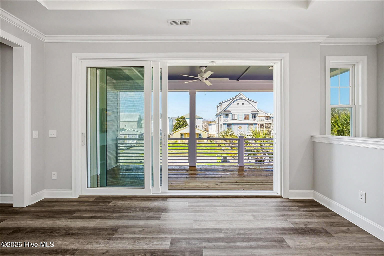 100559735 | Photo 14