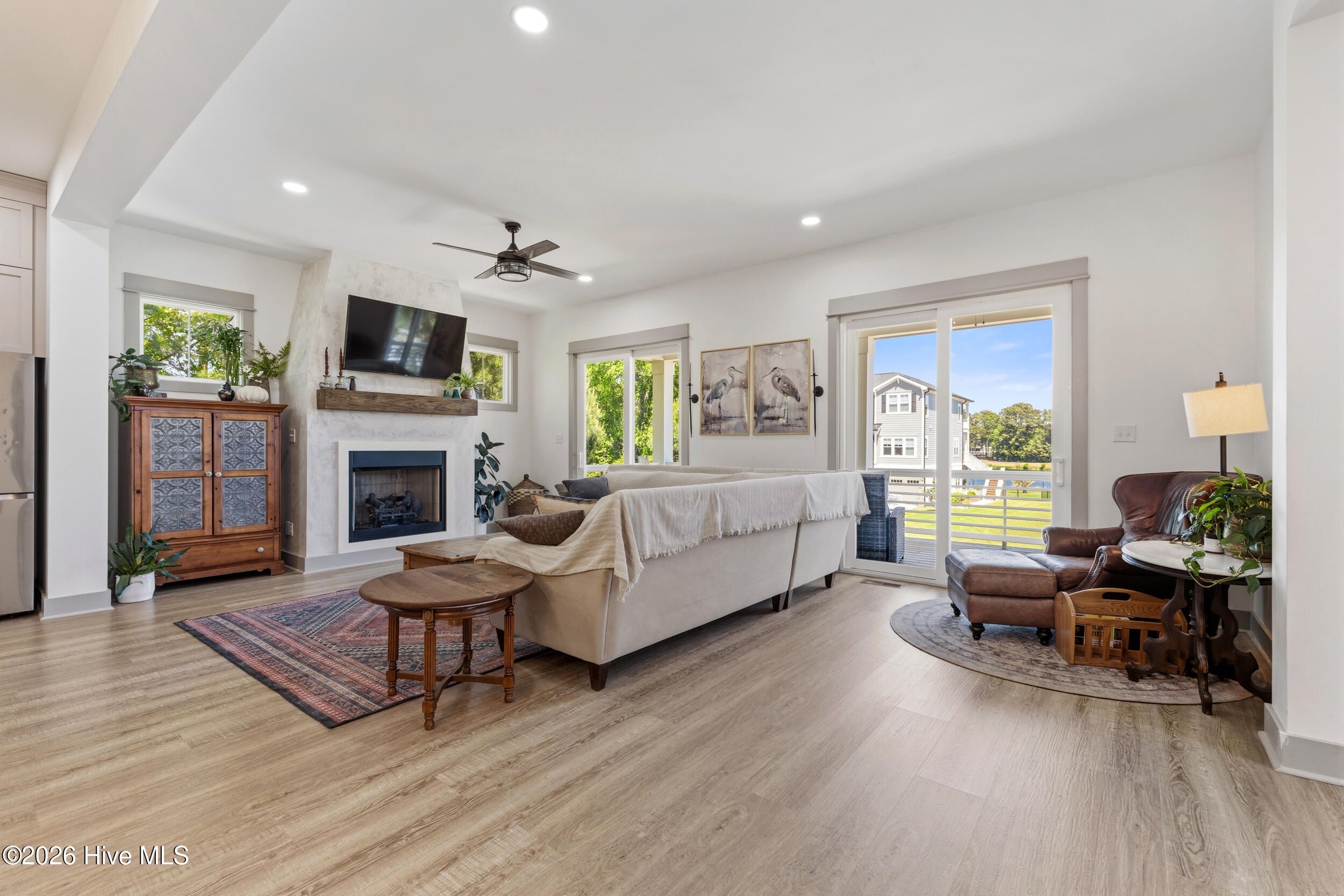 100570688 | Photo 11