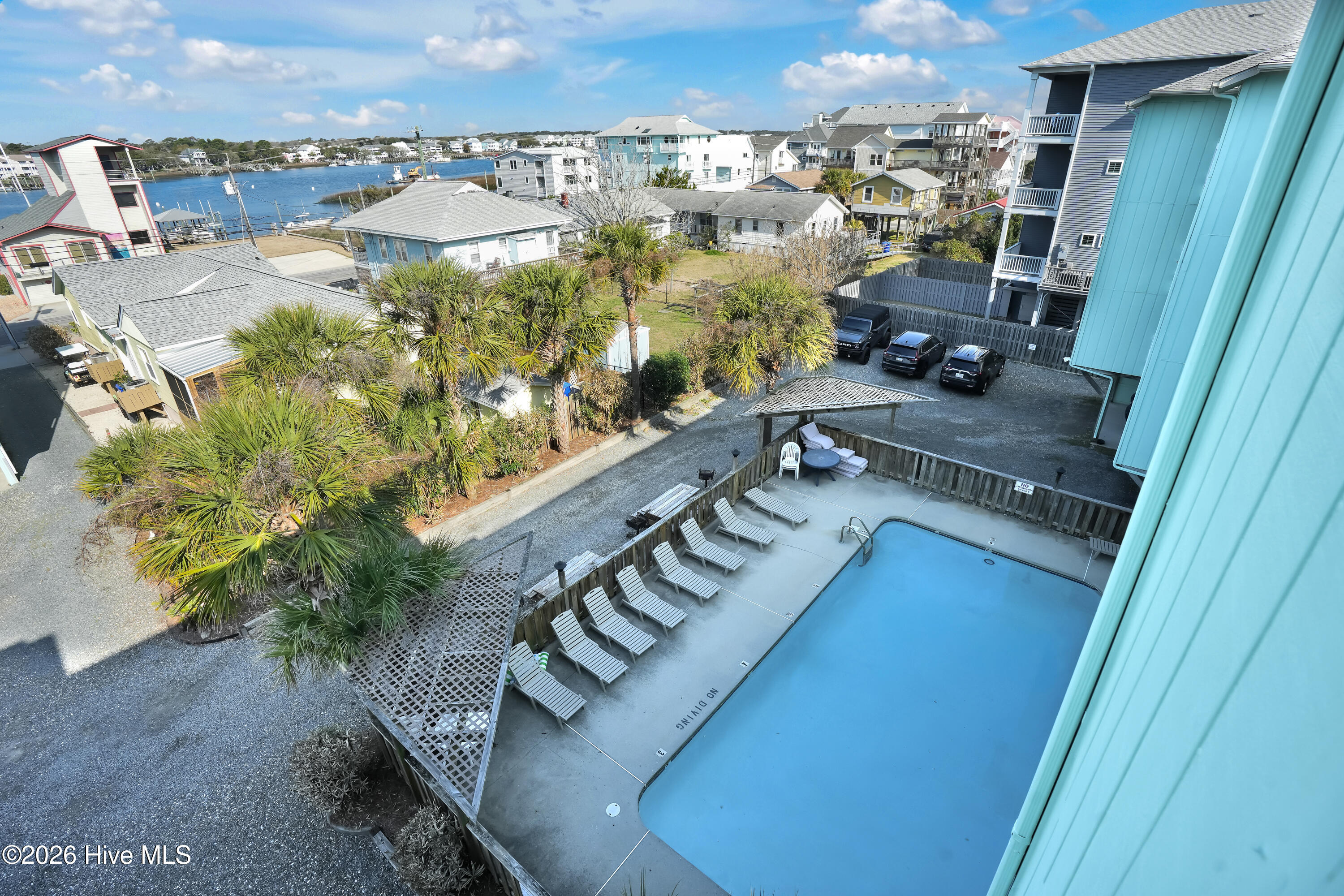 100570328 | Photo 23