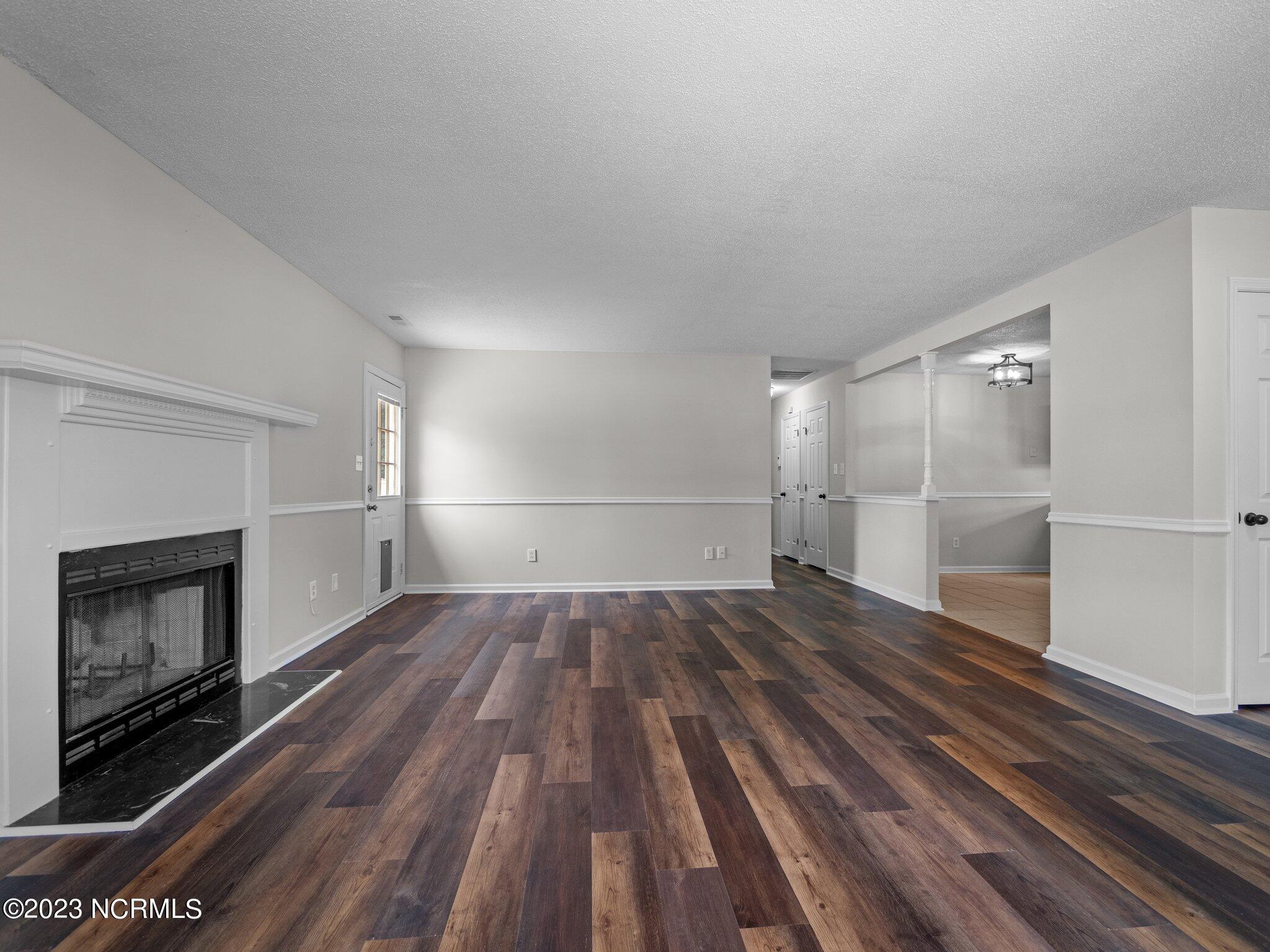 100556244 | Photo 19