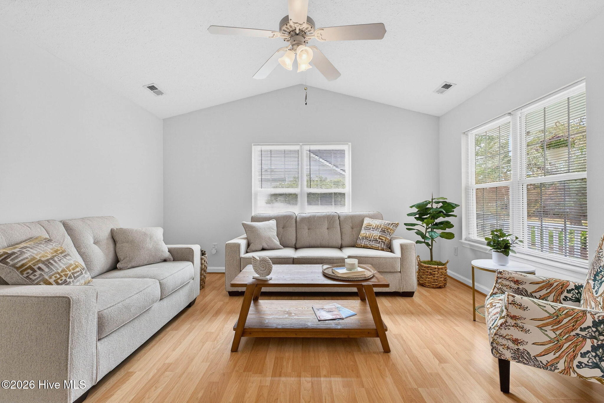 100562767 | Photo 10