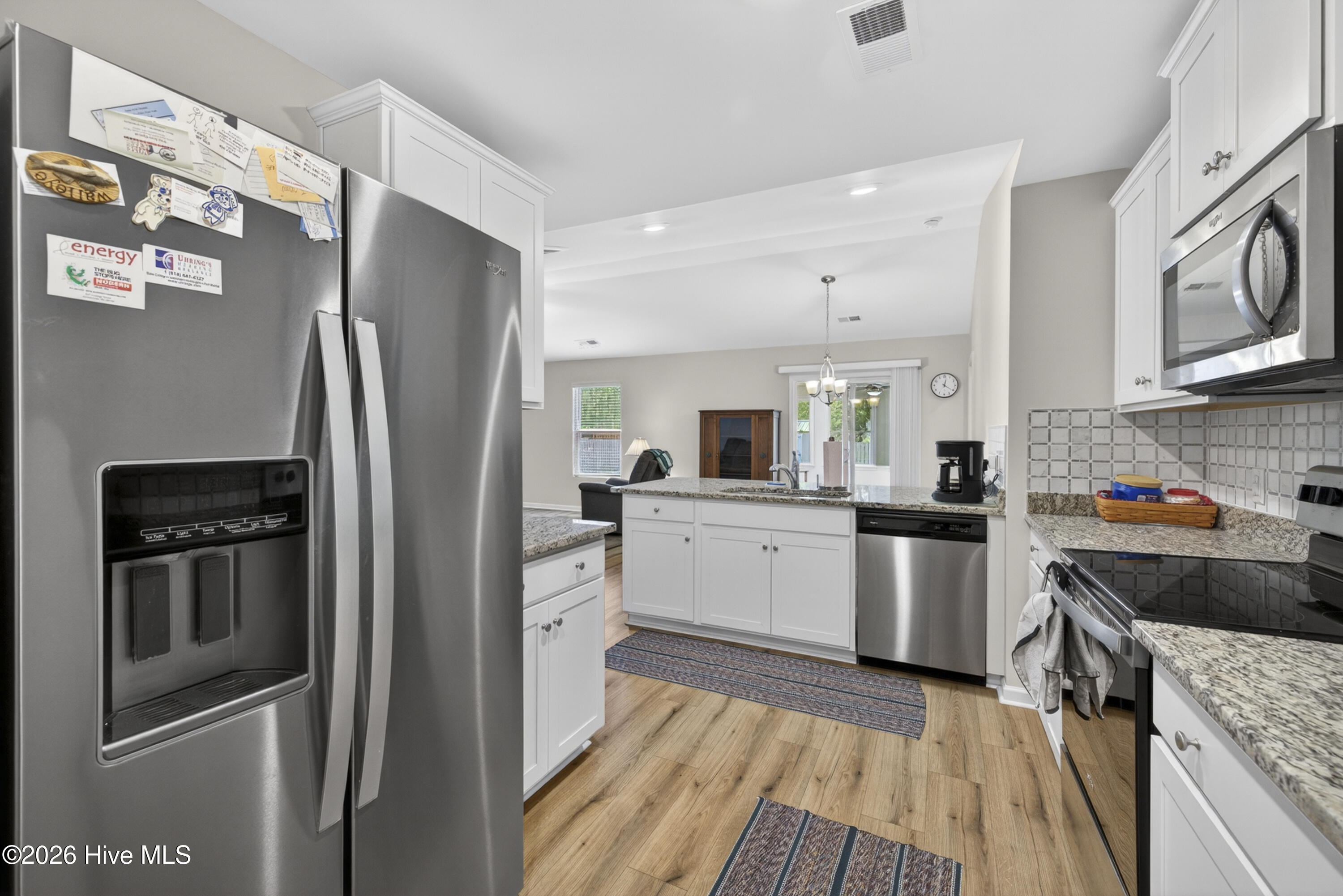 100570076 | Photo 25