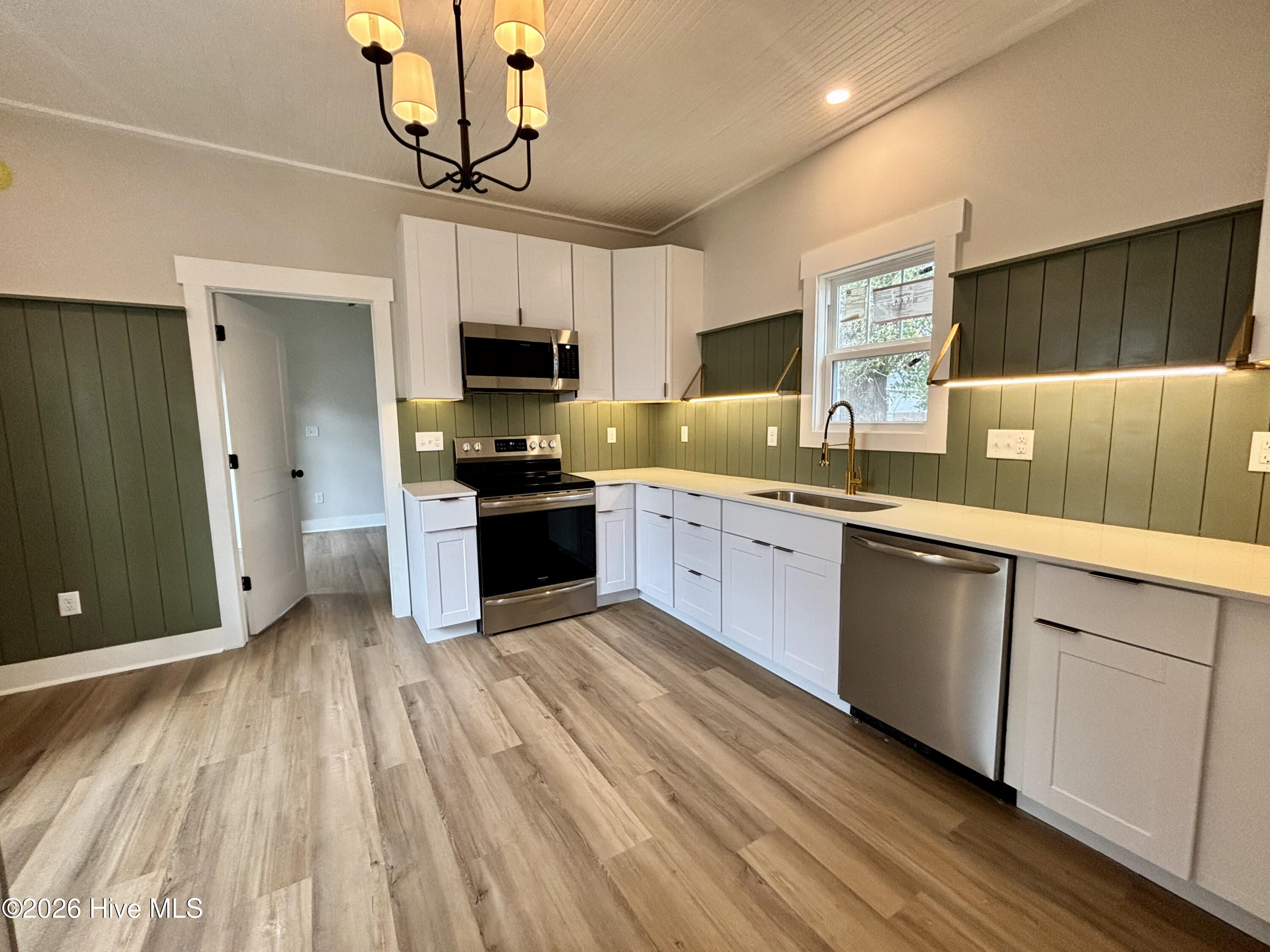 100555560 | Photo 10