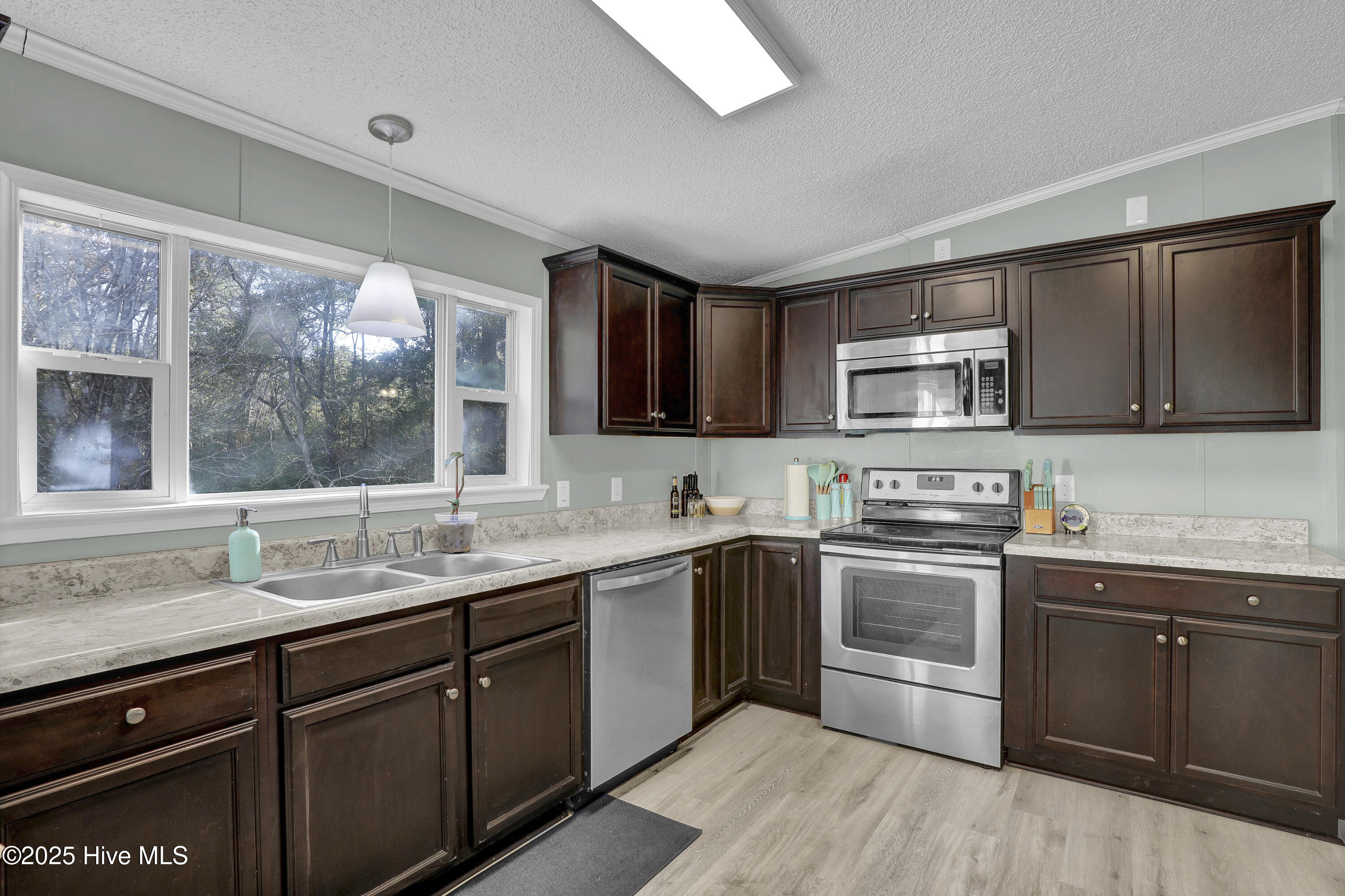 100550693 | Photo 10