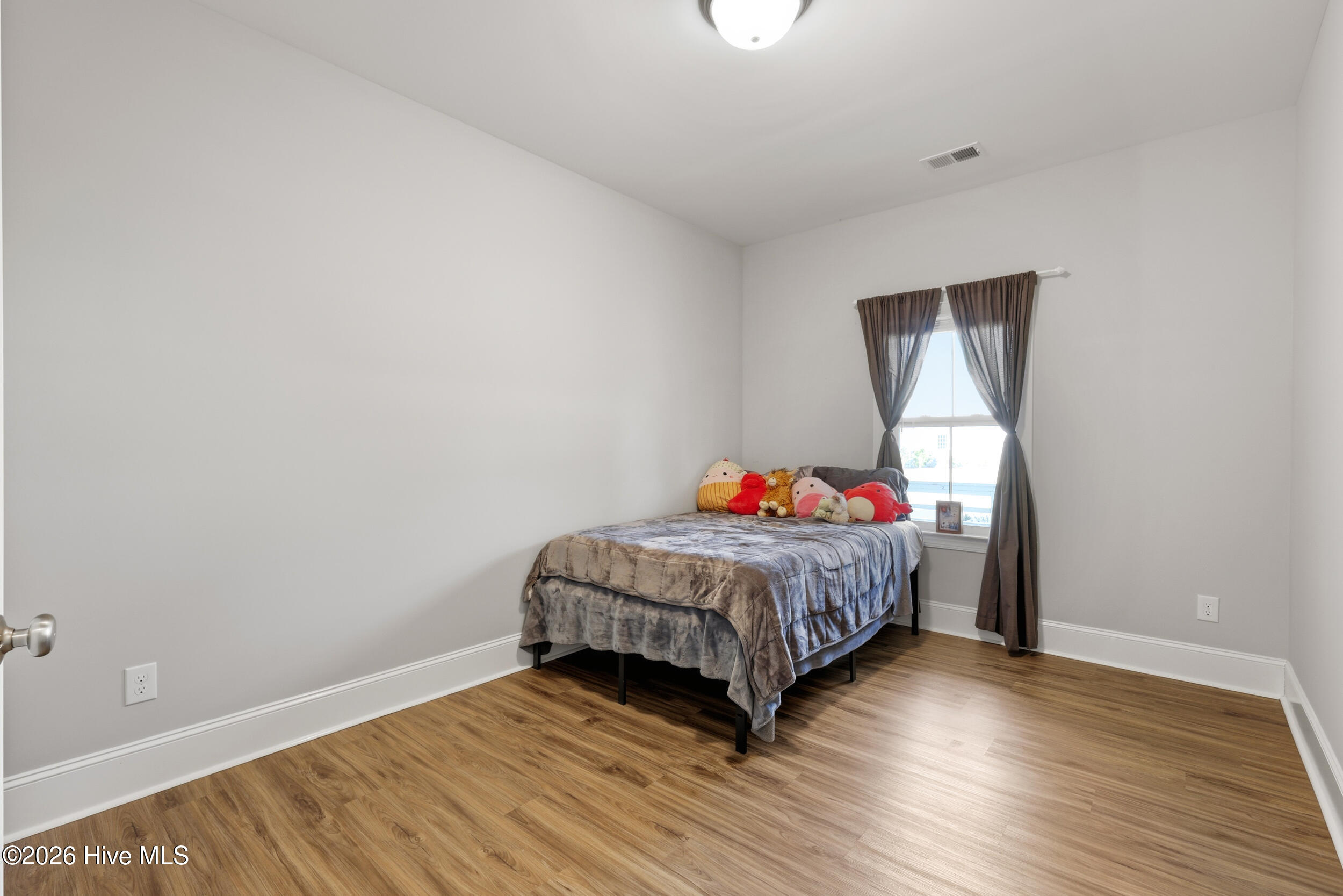 100557443 | Photo 28