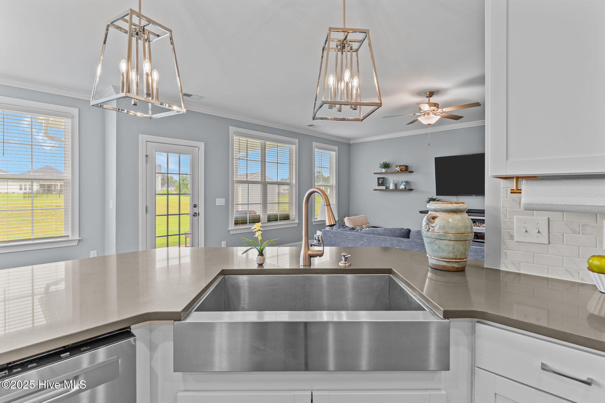 100525303 | Photo 22