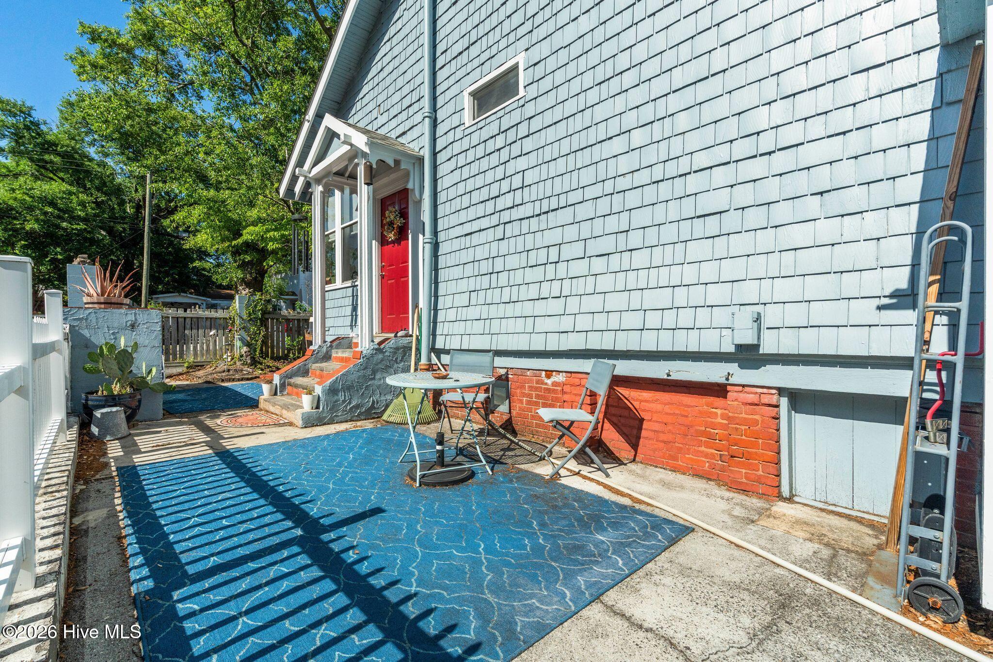 100570327 | Photo 56