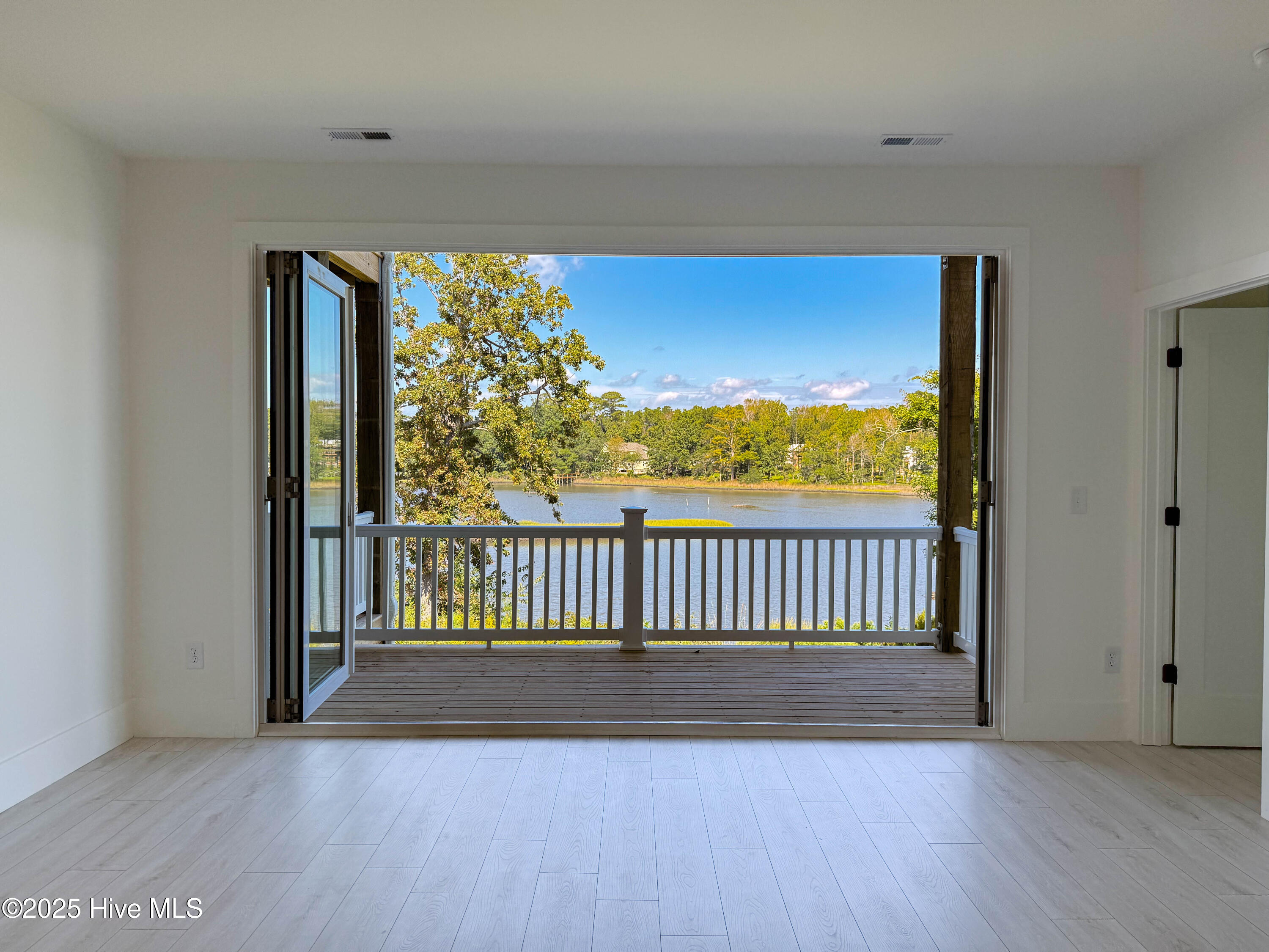 100539536 | Photo 25