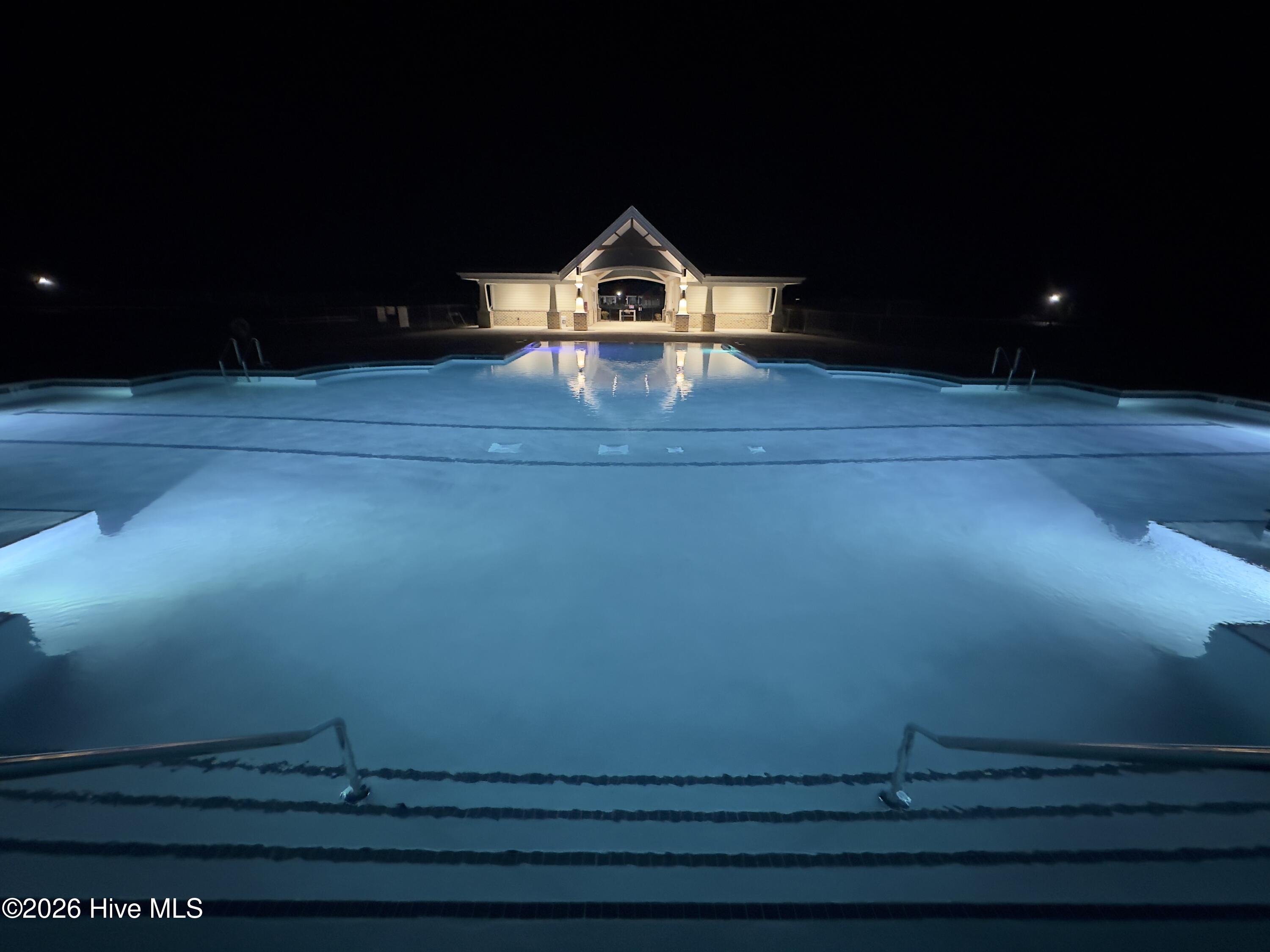 100558017 | Photo 60