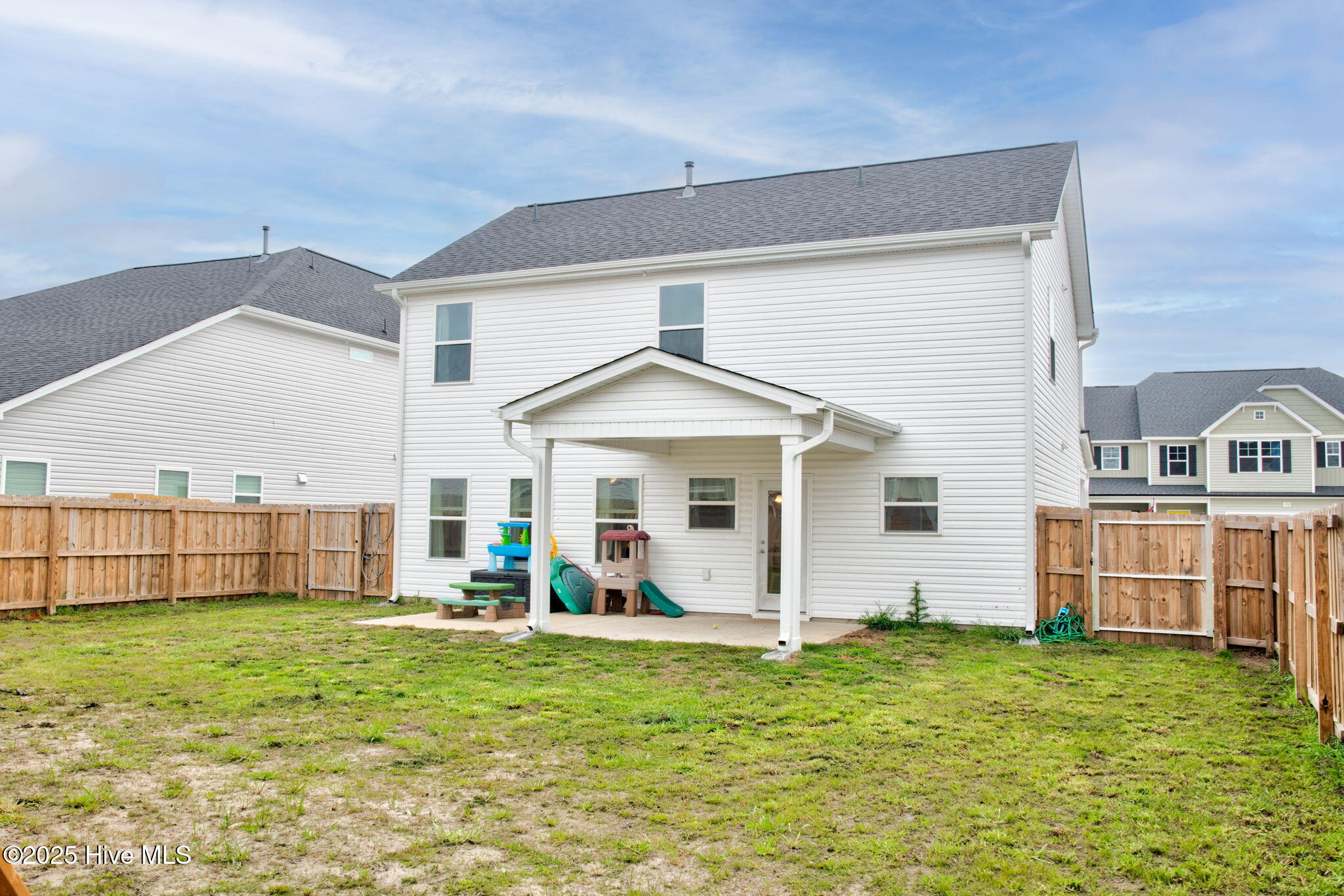 100535220 | Photo 51