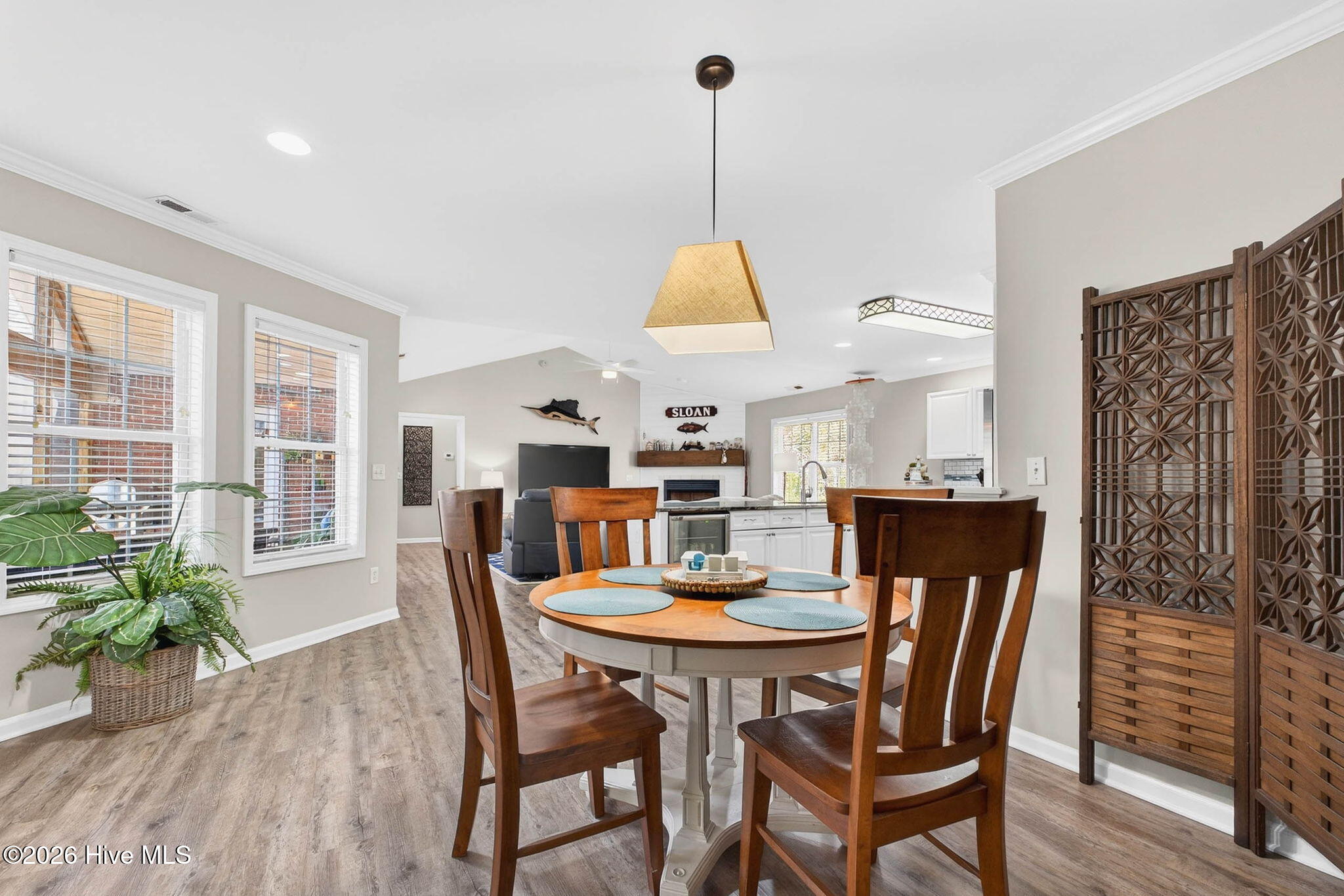 100562589 | Photo 32