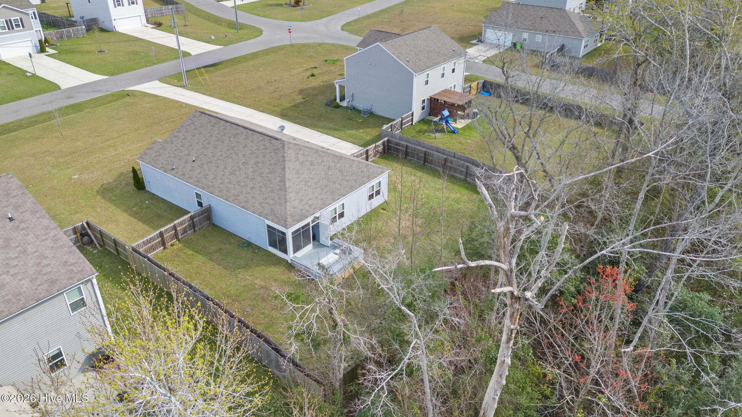 100561982 | Photo 40