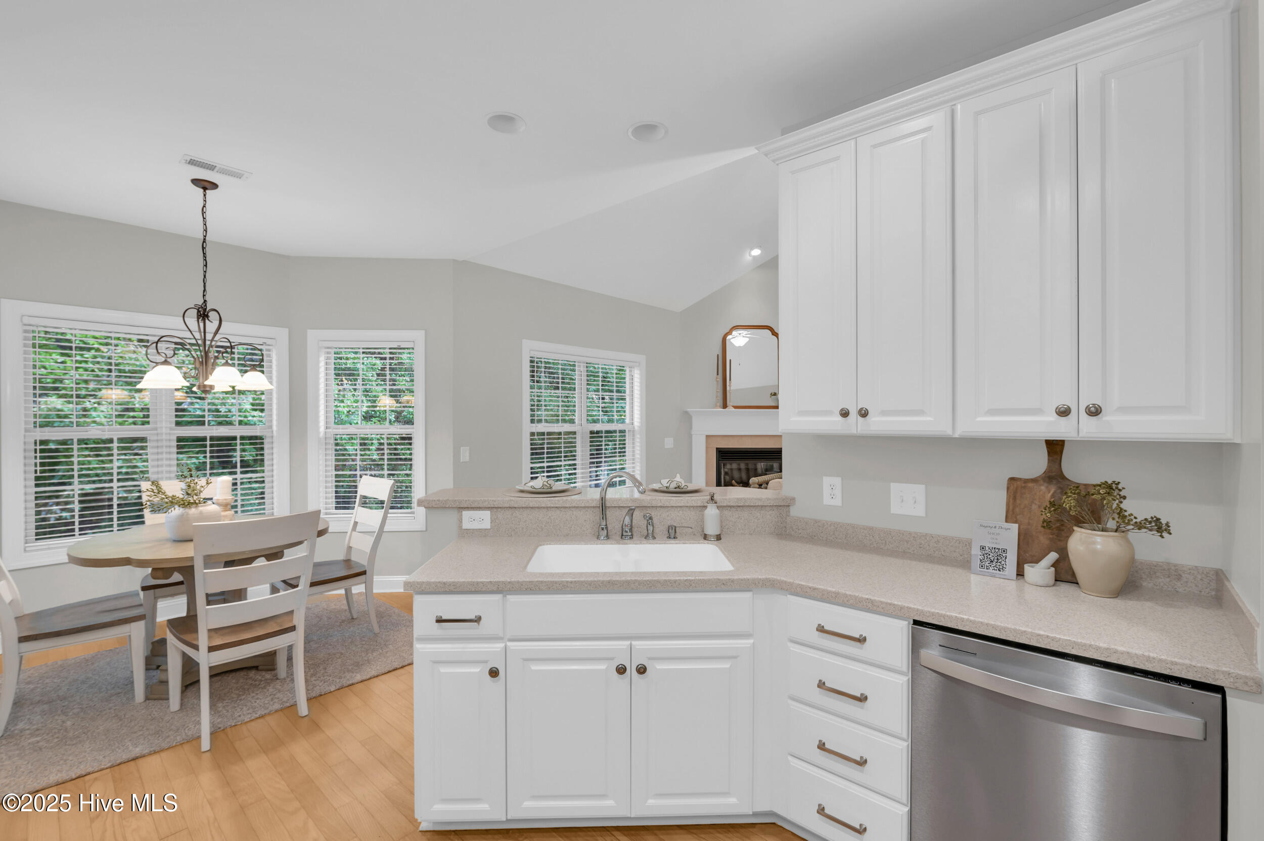 100539518 | Photo 16