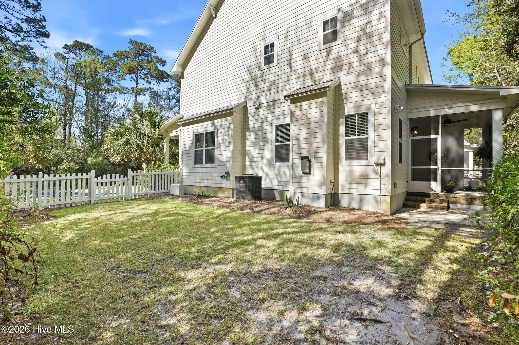 100565220 | Photo 52