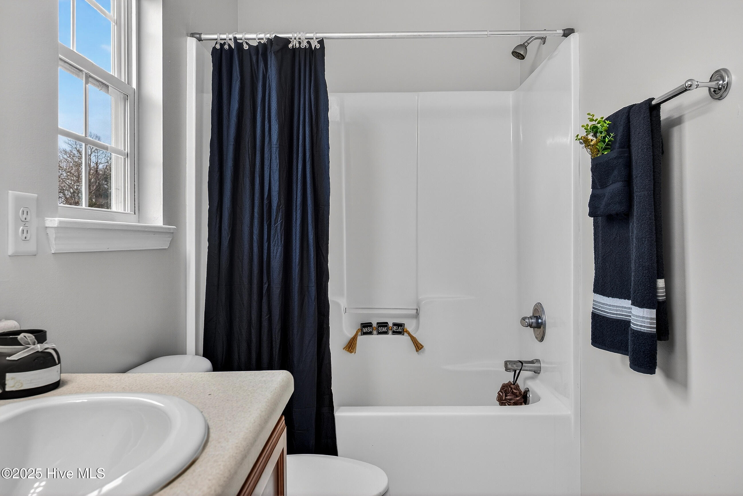 100546986 | Photo 16