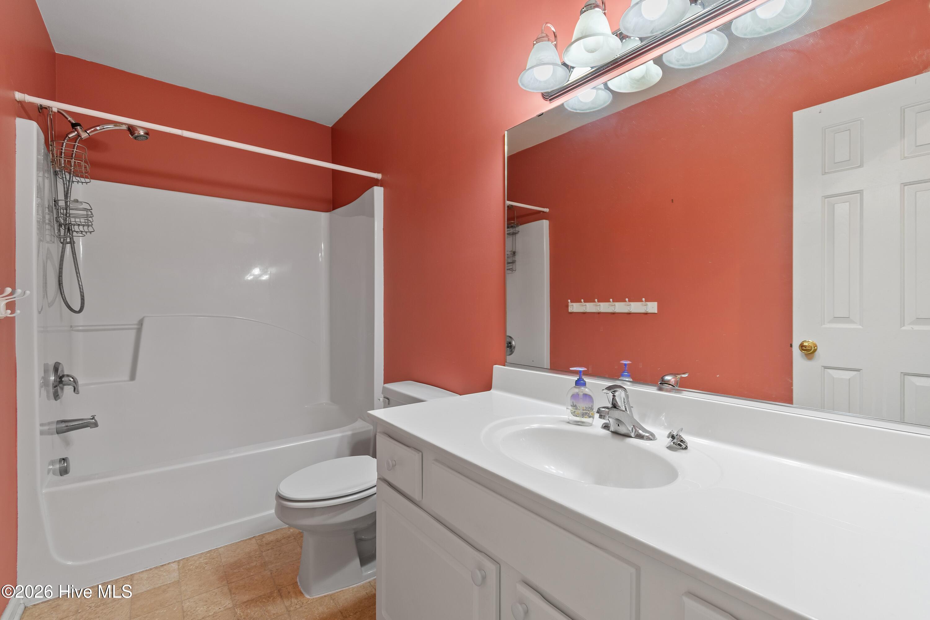 100569174 | Photo 25